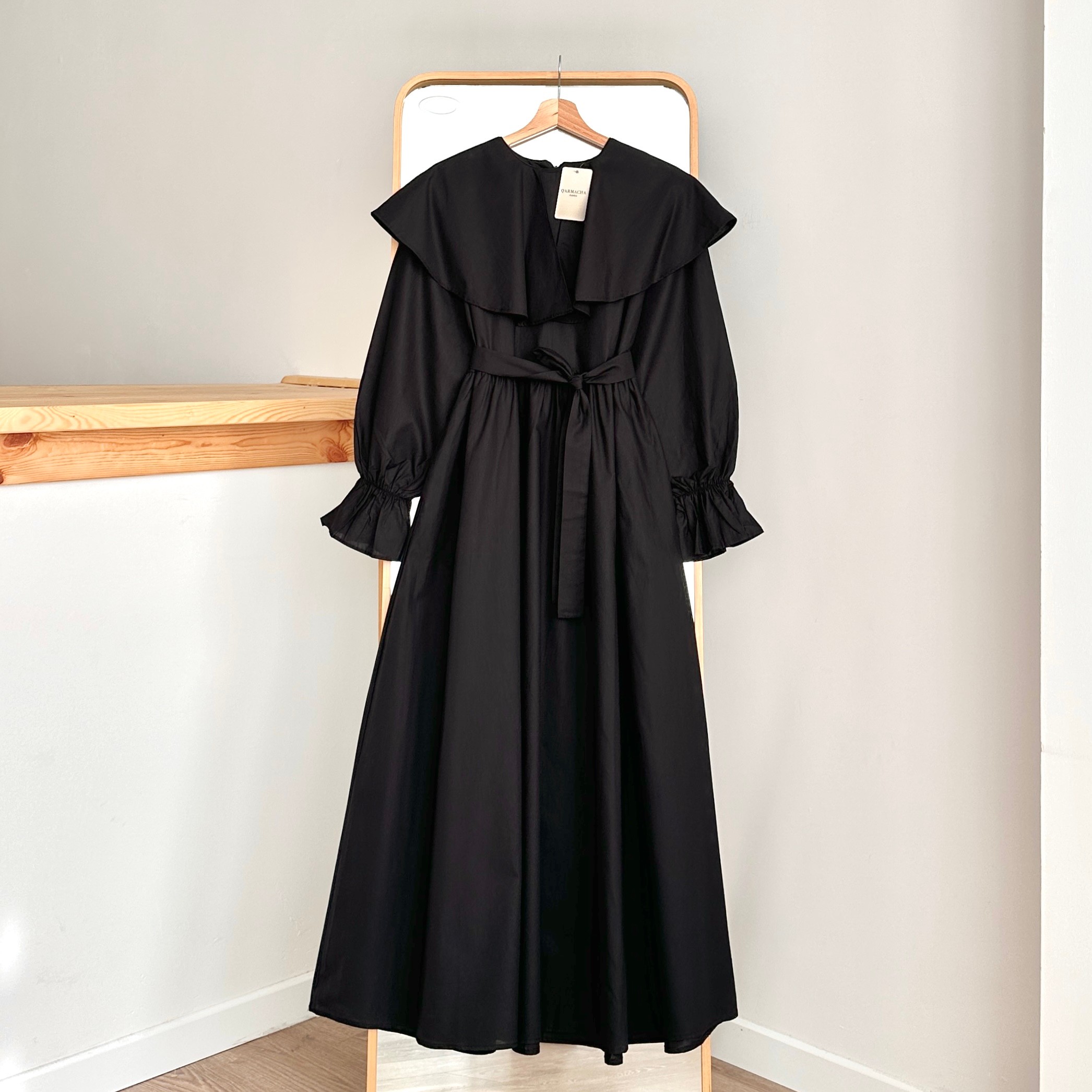 Pelerin Yaka Elbise - Siyah
