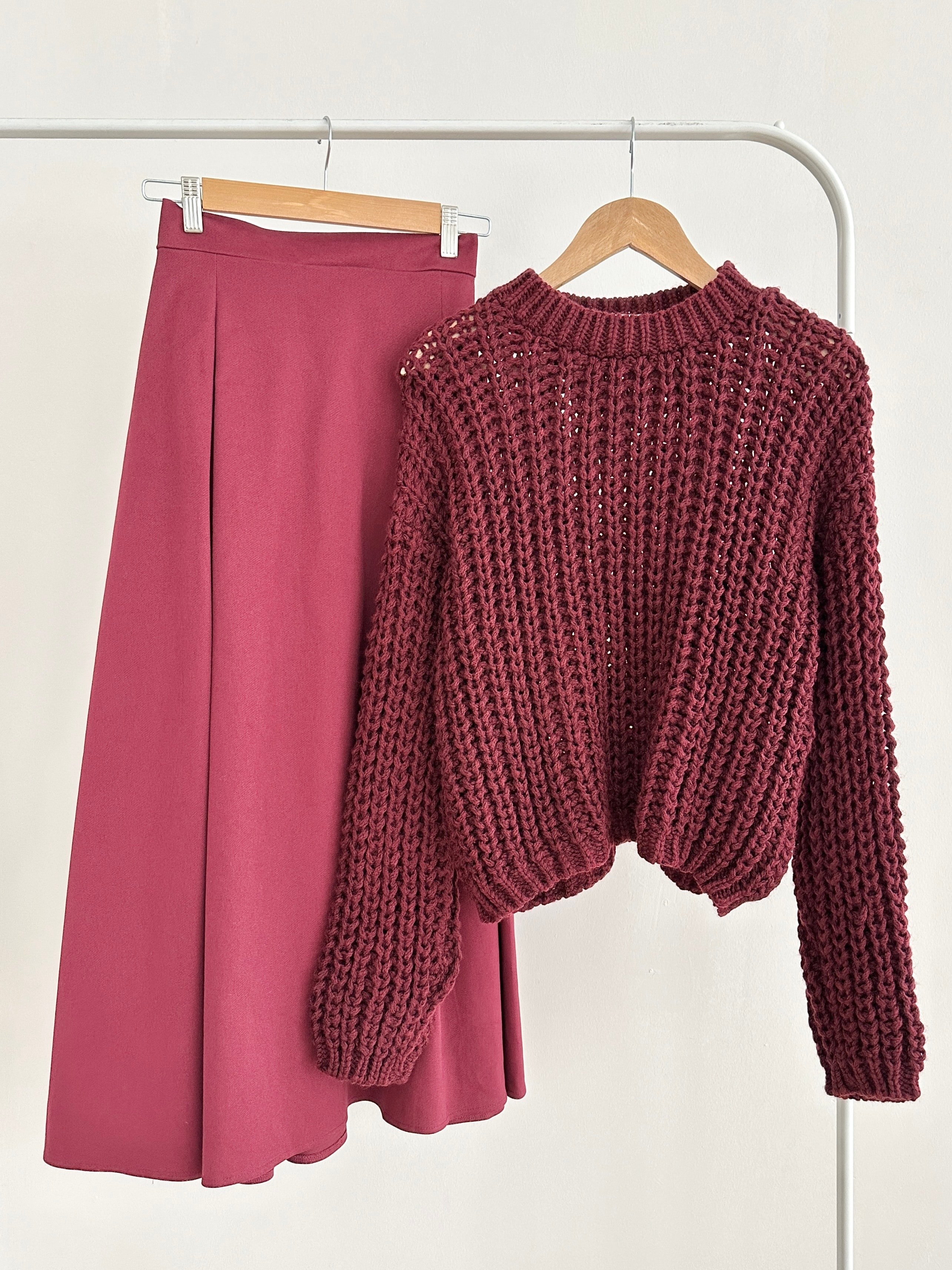 Bordo Kalın Dokulu Crop Kazak & Etek Takım - Üst Bordo & Alt Bordo Çift Pileli Koton Etek