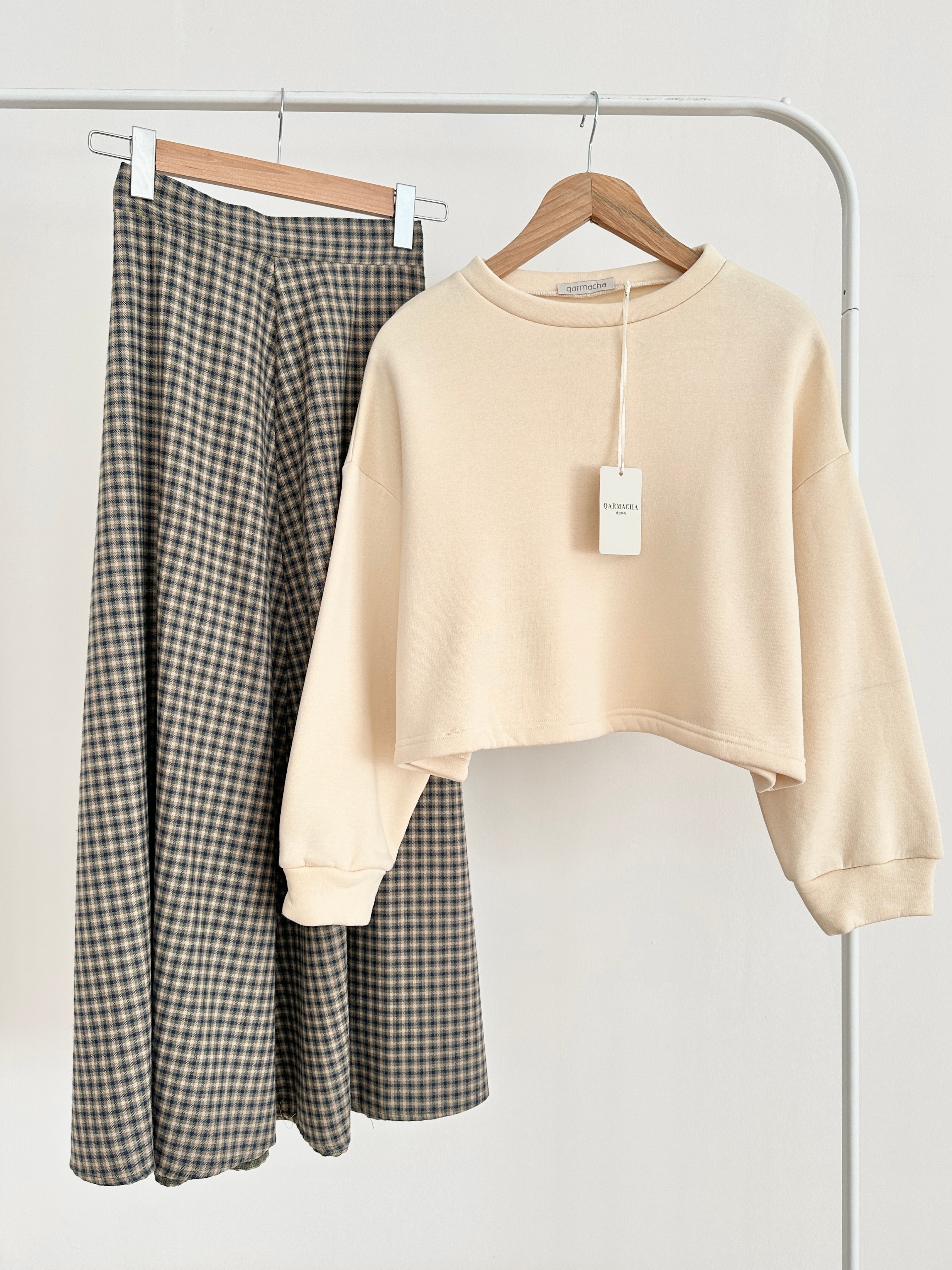 Çift Pile Mini Ekose Etek Takım - Krem 3 İplik Crop Sweat & Mini Ekose Çift Pile Etek