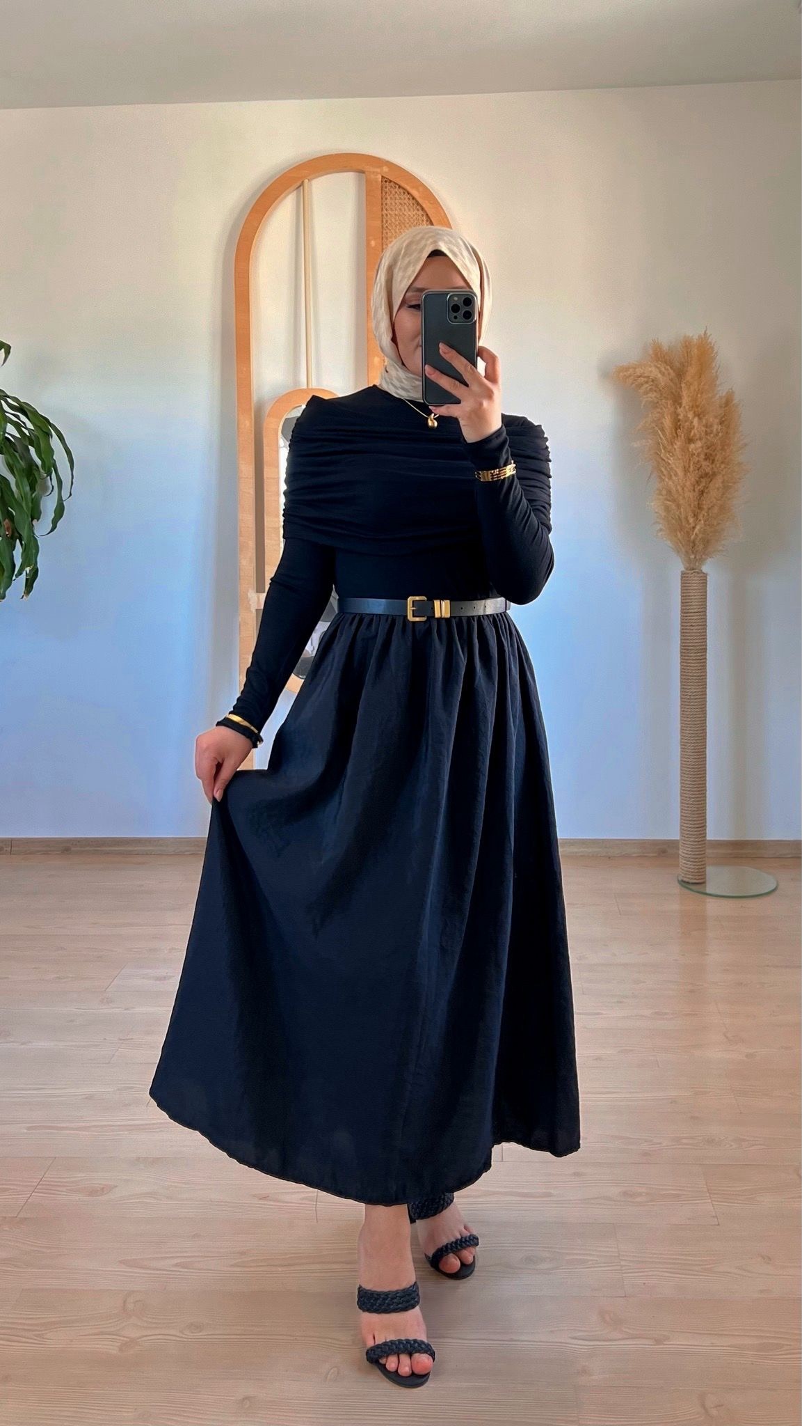 Viola Büzgü Detaylı Elbise - SİYAH