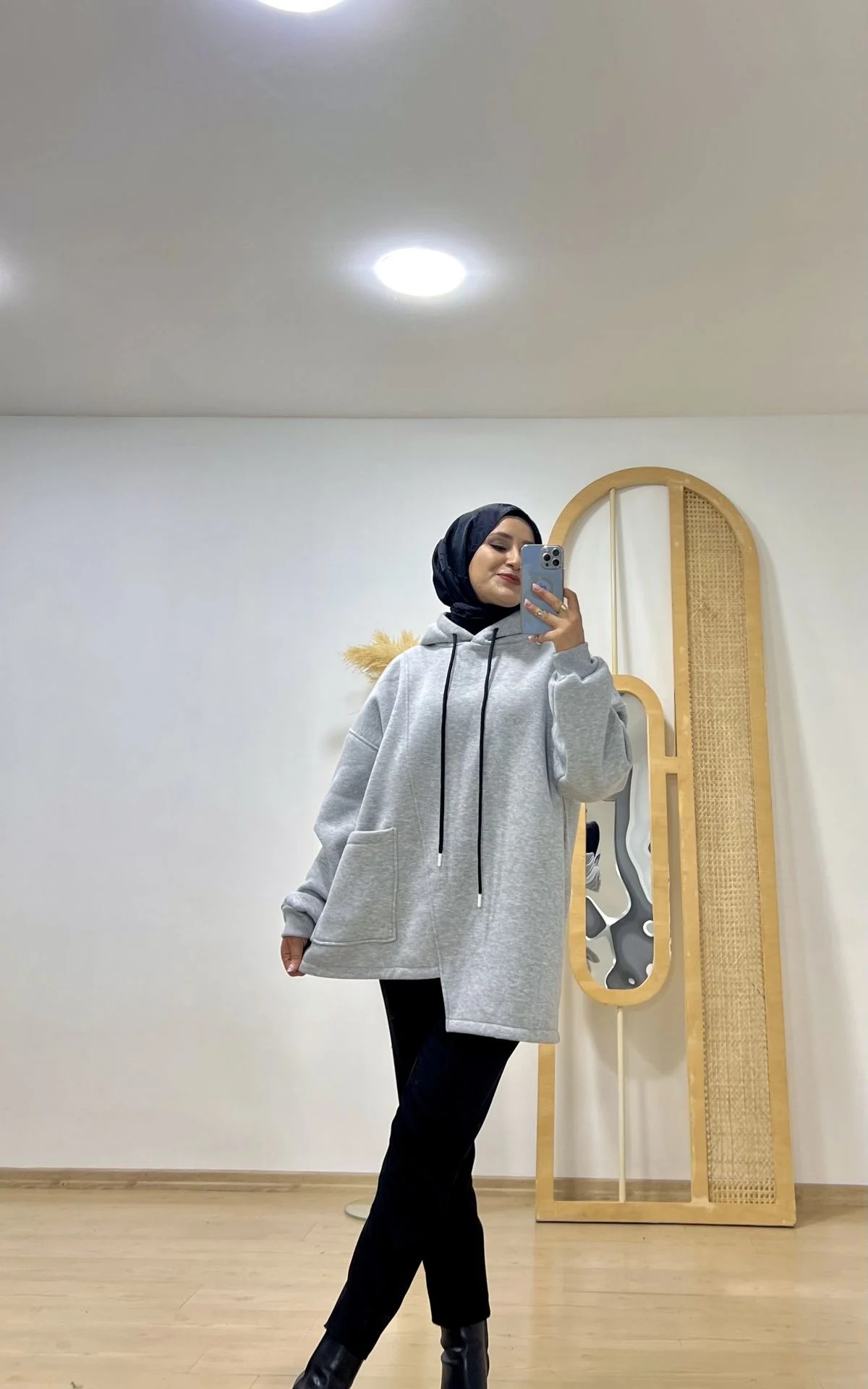 Üç İplik Şardonlu Kapüşonlu Asimetrik Kesim Sweatshirt