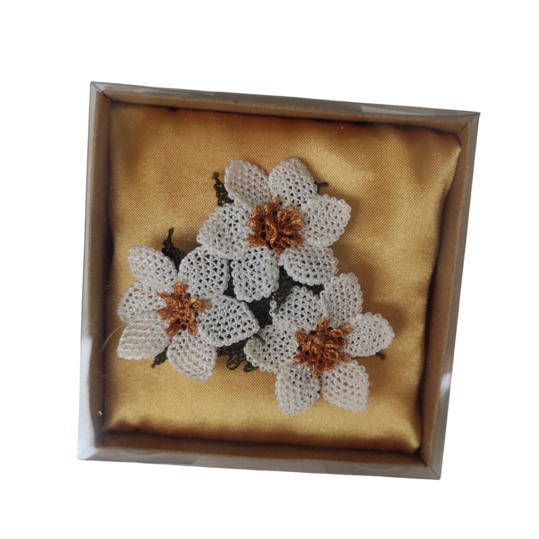 İğne Oyası Anne Sevgisi Broş