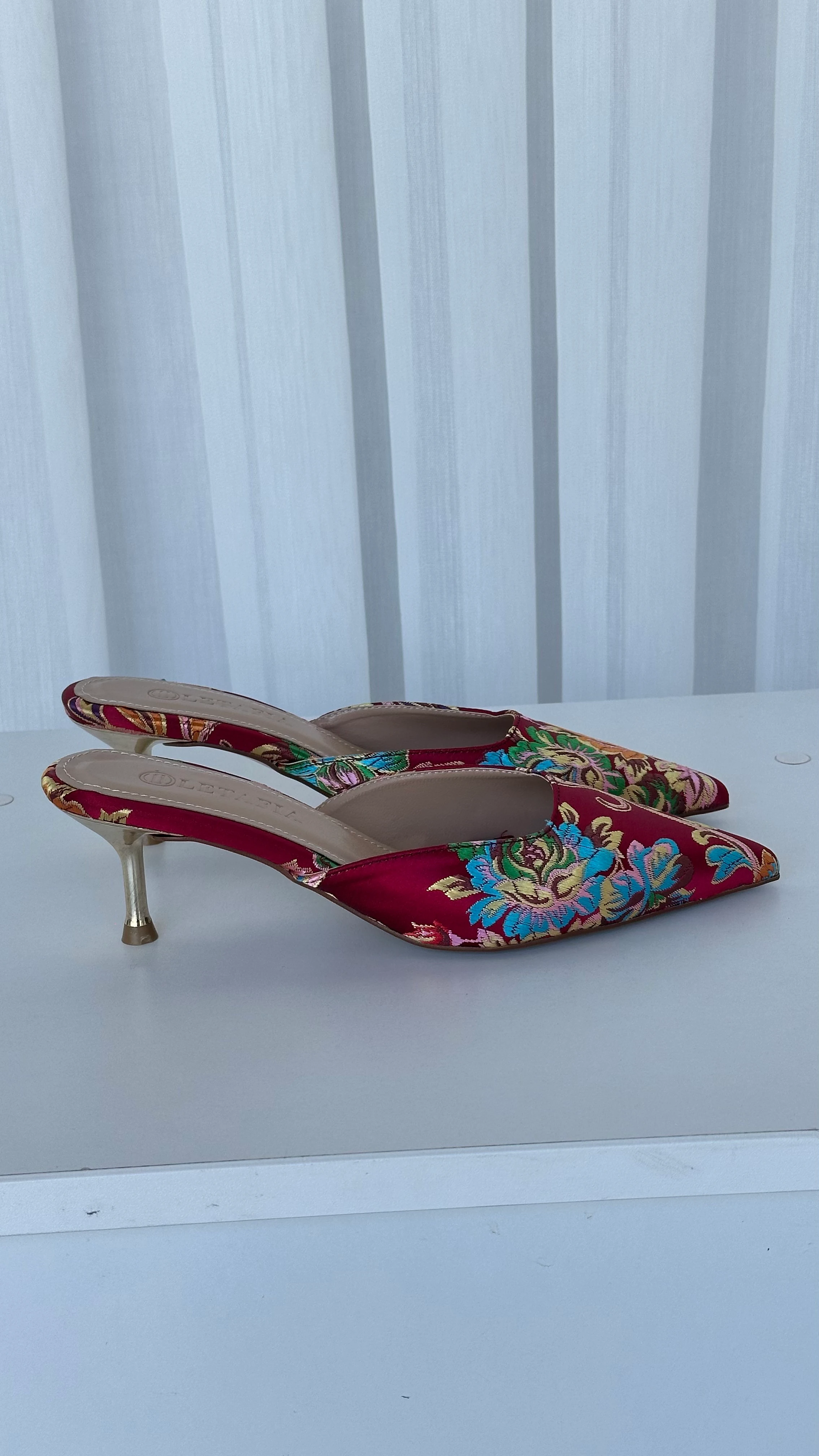 Valley Etnik Desen Gold Topuk Detaylı Terlik