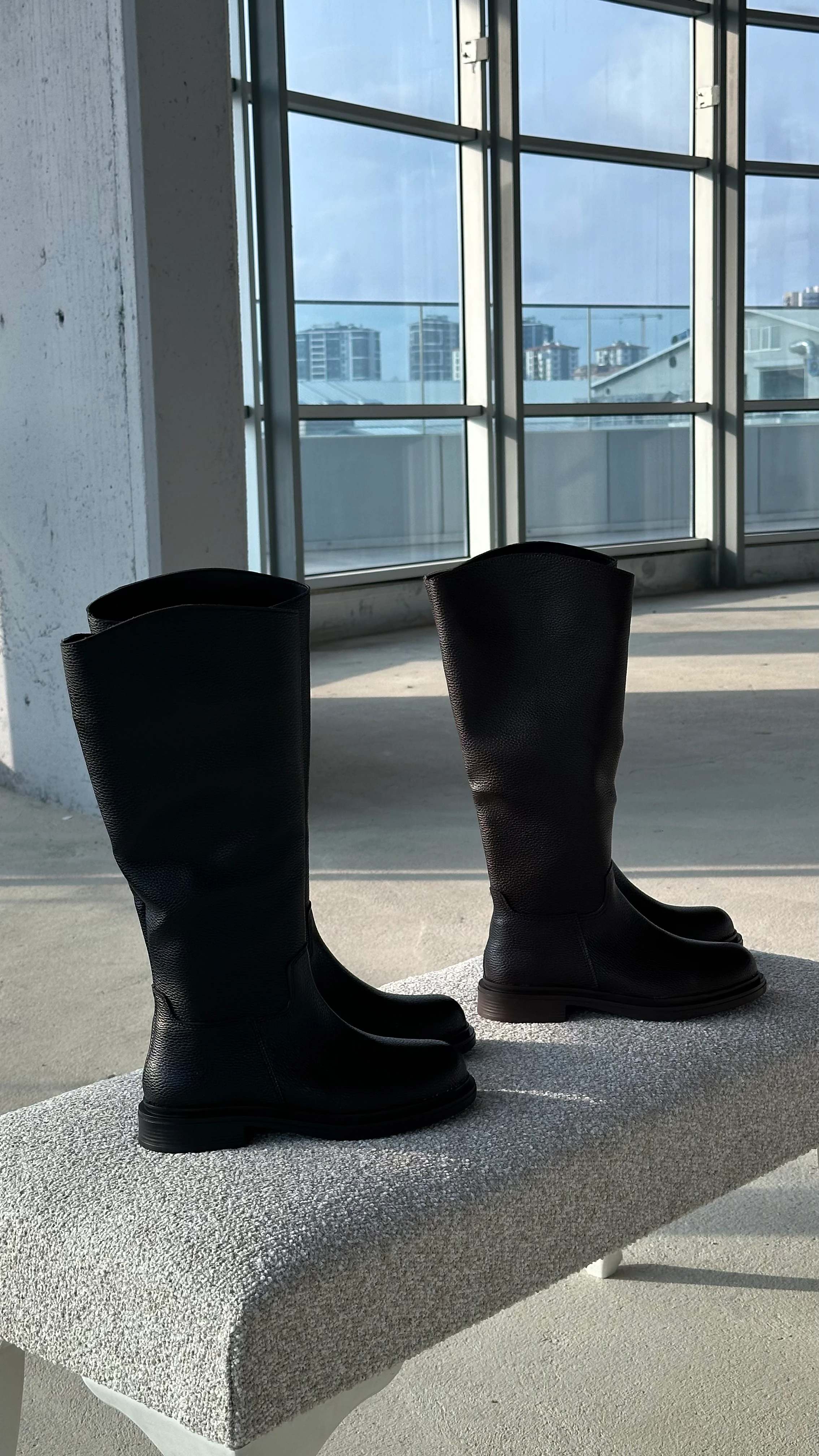 Clara Suni Deri Fermuarlı Çizme