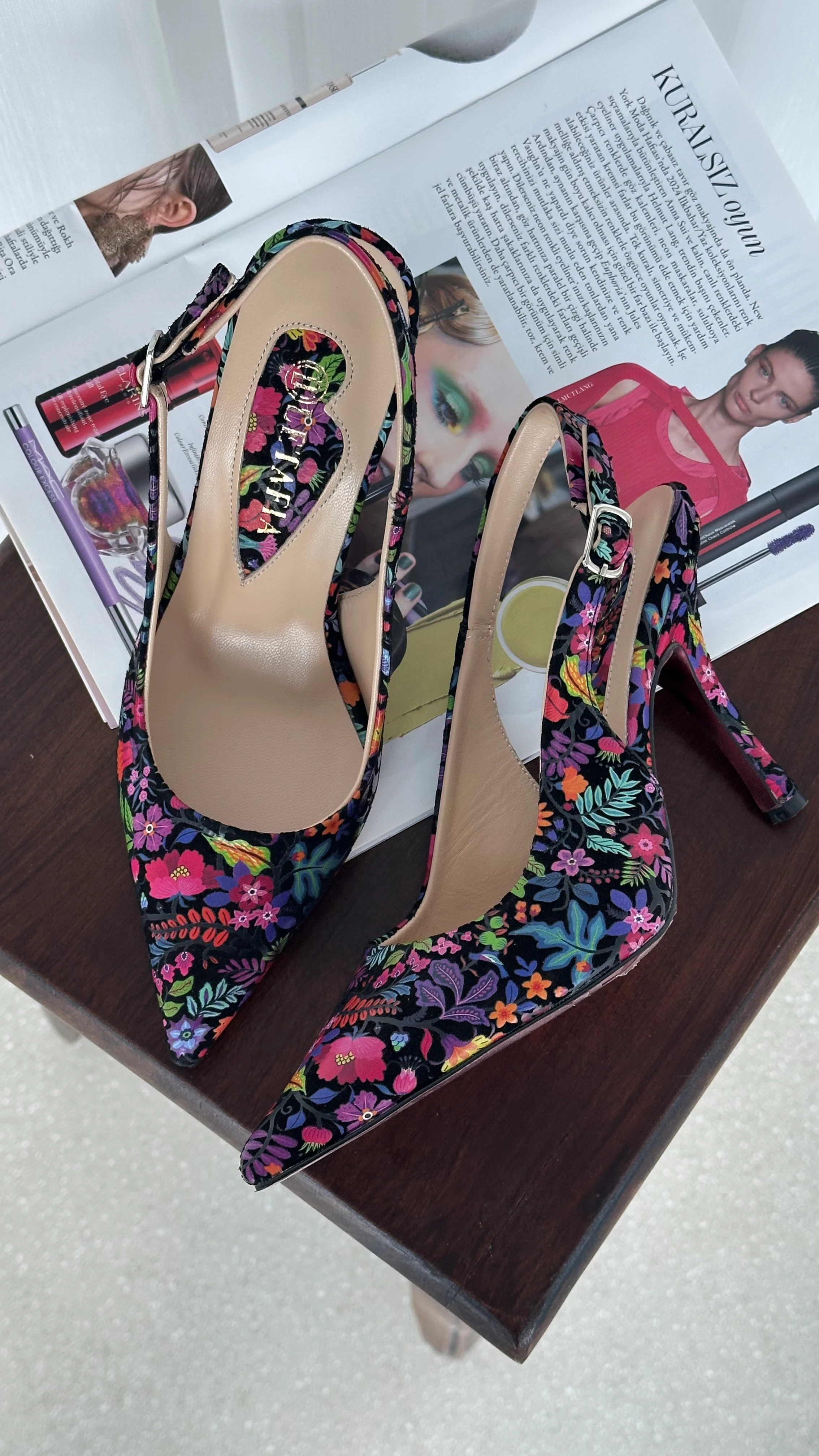 Luzzi Çiçek Detaylı Hakiki Deri Topuklu Ayakkabı