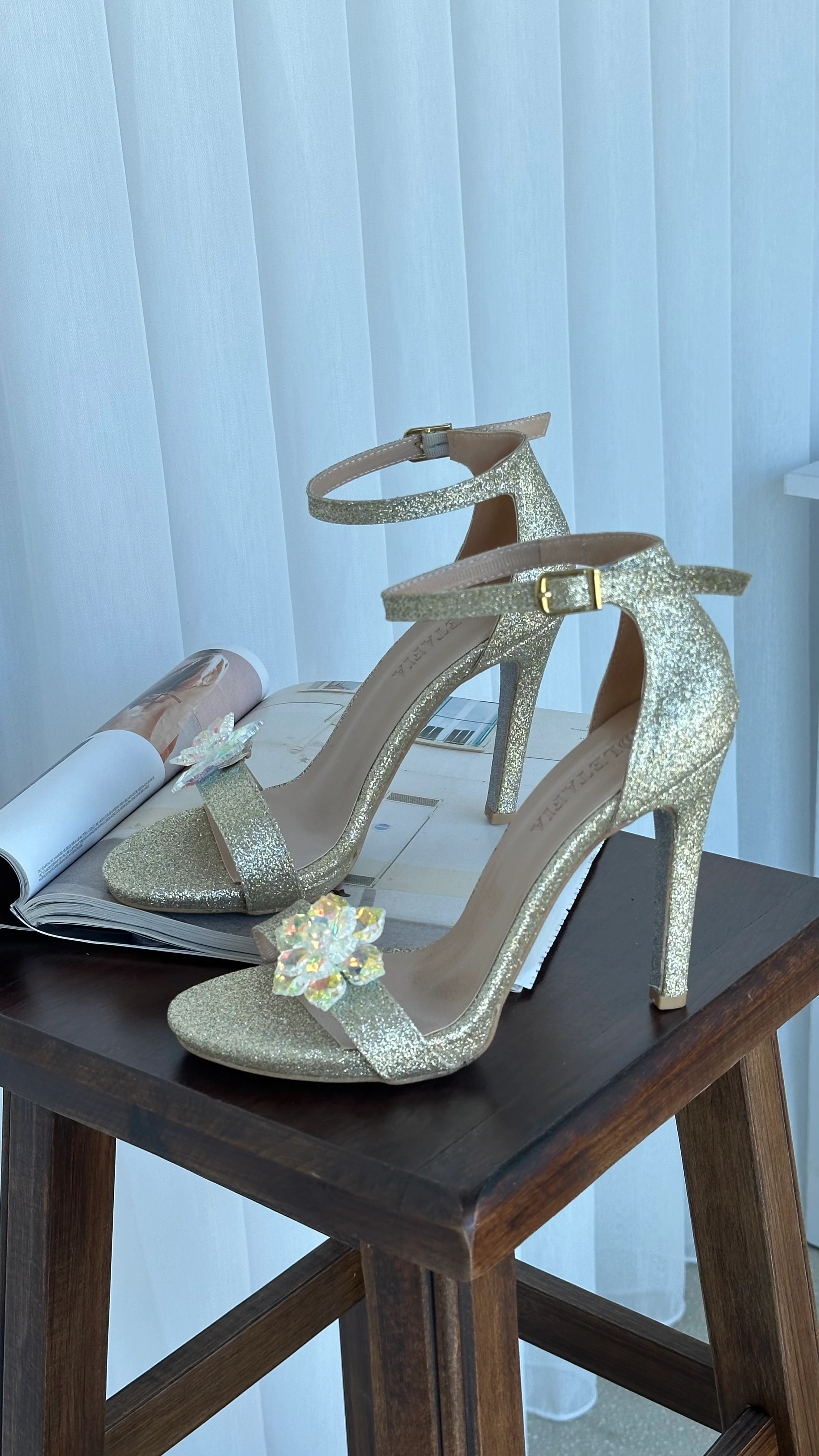 Perla Simli Çıkarılabilen Toka Detaylı Topuklu Ayakkabı