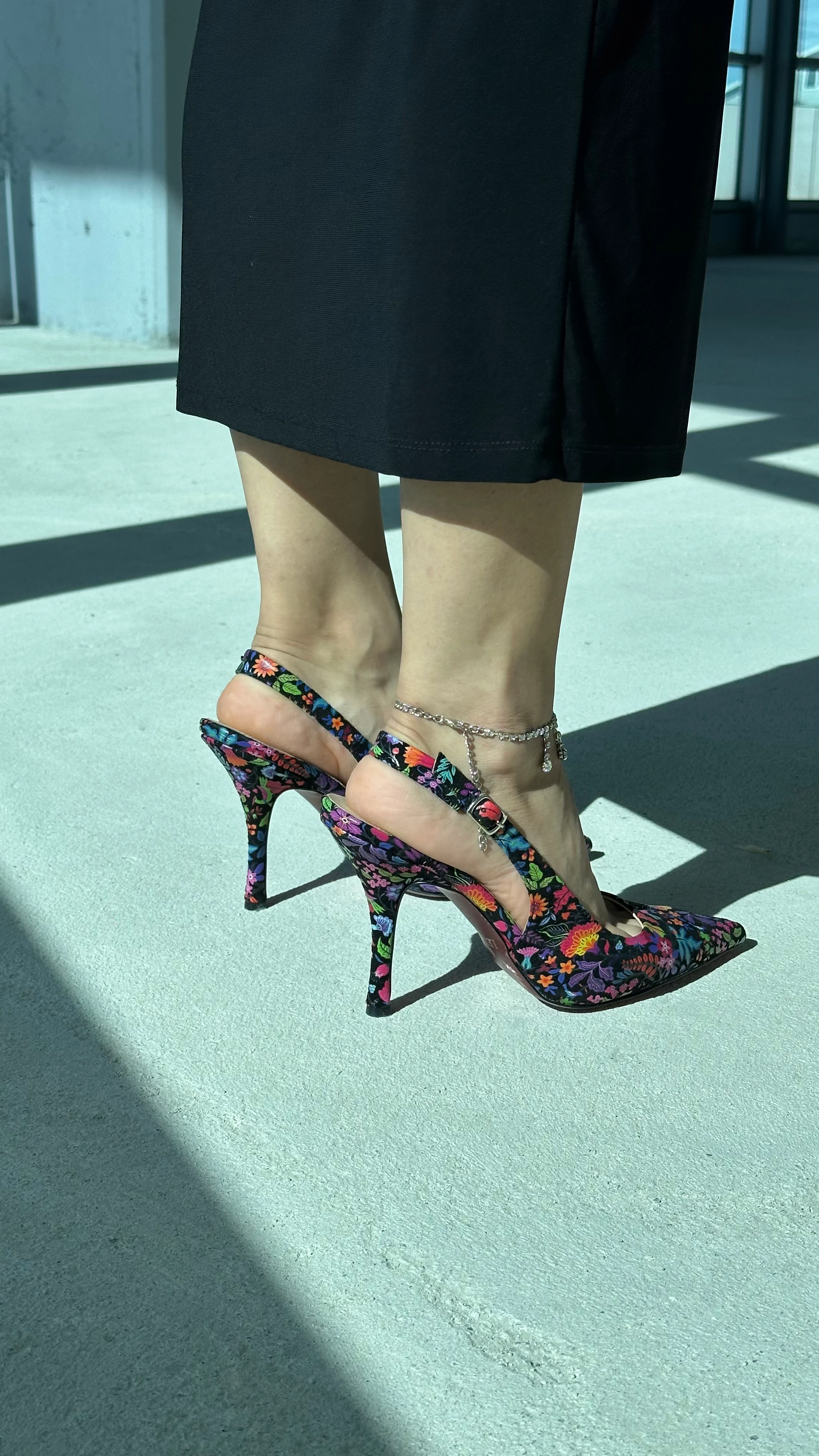 Luzzi Çiçek Detaylı Hakiki Deri Topuklu Ayakkabı