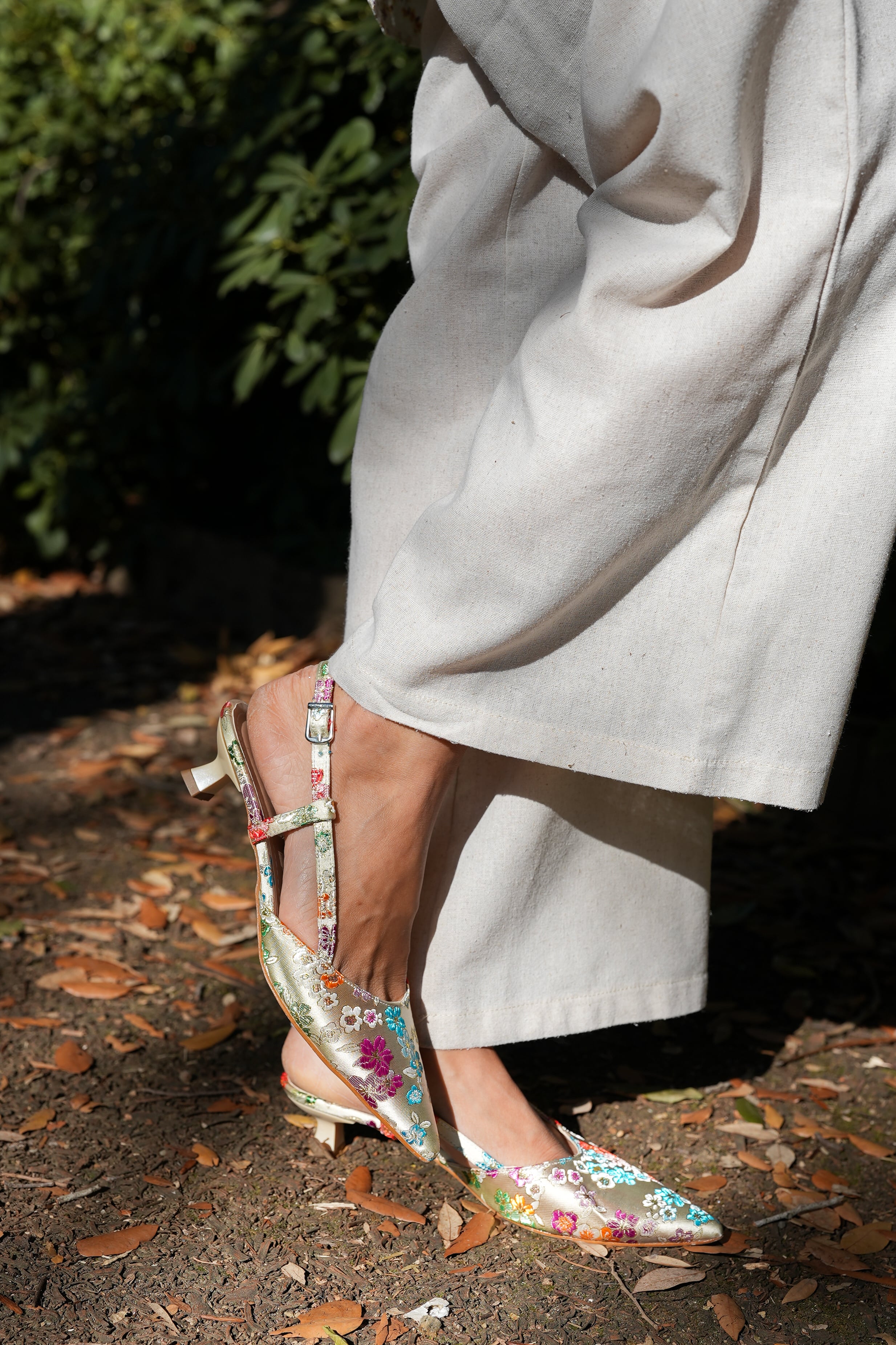 Oliva Çiçek Desenli Kısa Topuklu Ayakkbı