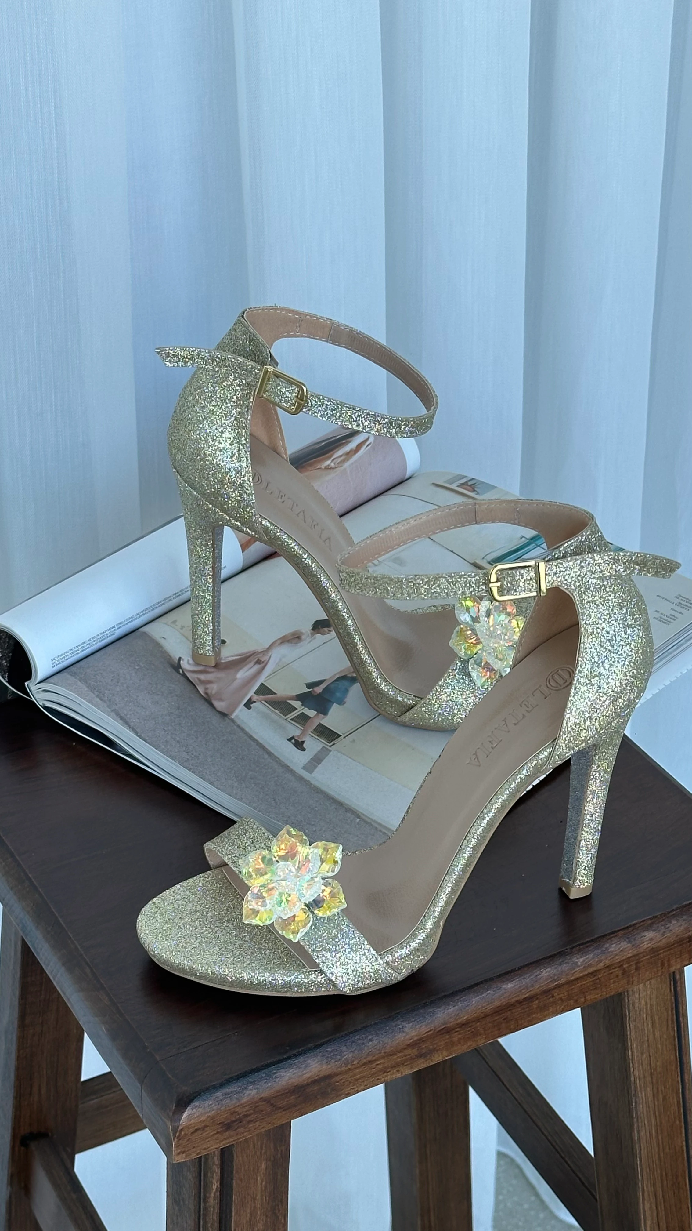 Perla Simli Çıkarılabilen Toka Detaylı Topuklu Ayakkabı