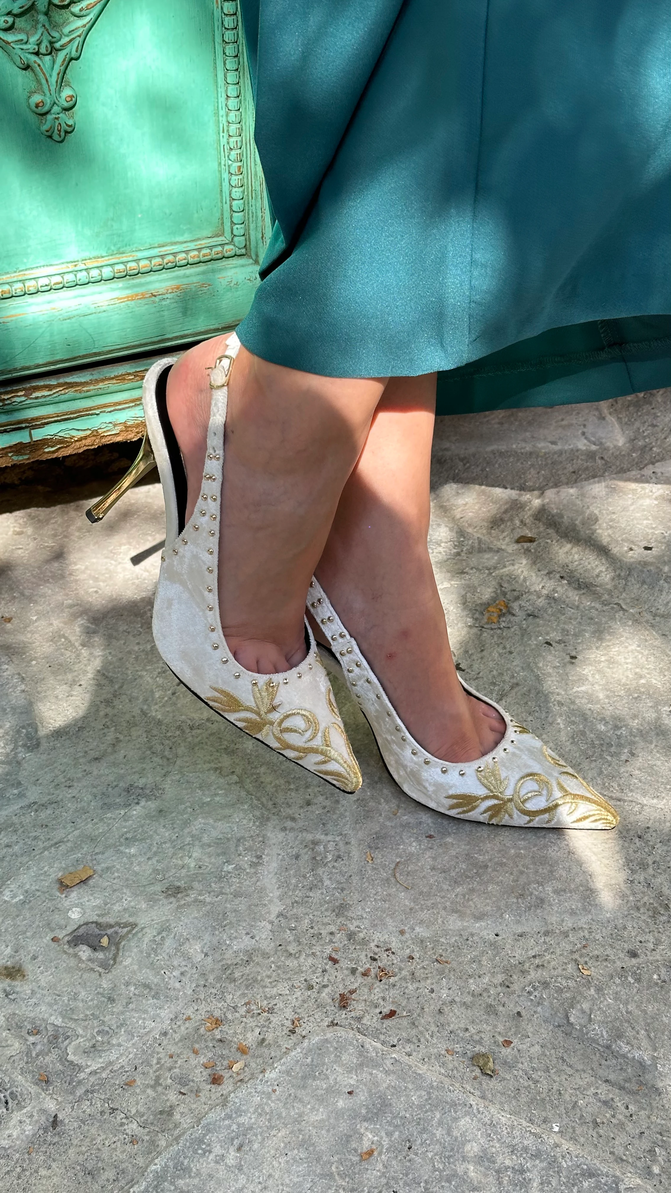 Firuze Nakış Detaylı Topuklu Ayakkabı