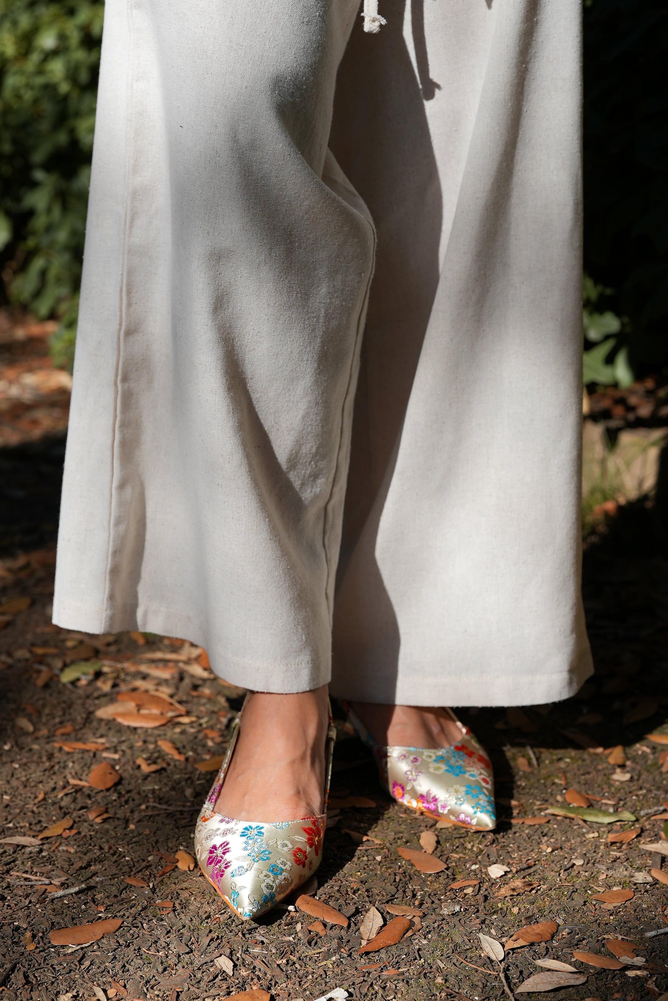 Oliva Çiçek Desenli Kısa Topuklu Ayakkbı