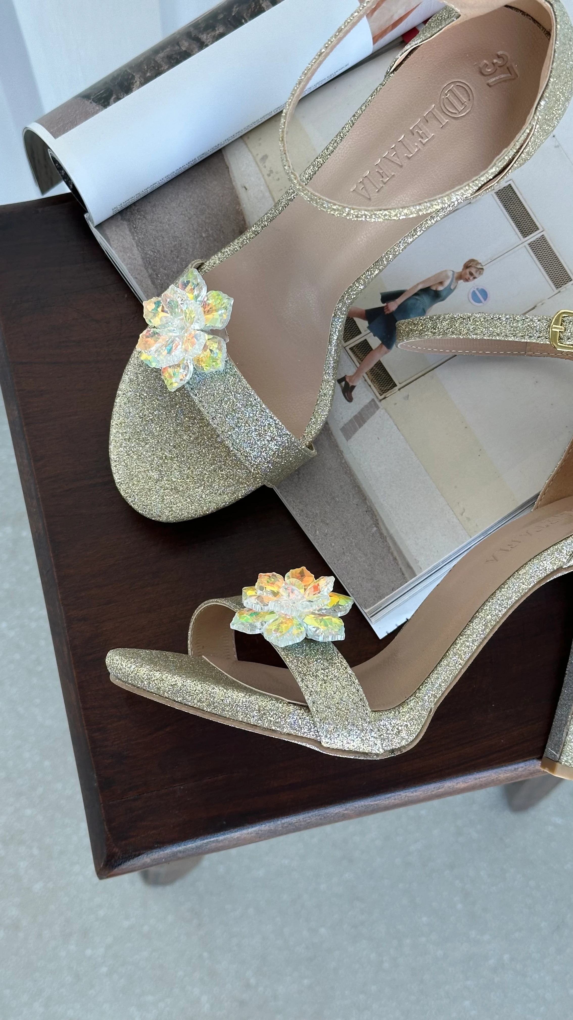 Perla Simli Çıkarılabilen Toka Detaylı Topuklu Ayakkabı