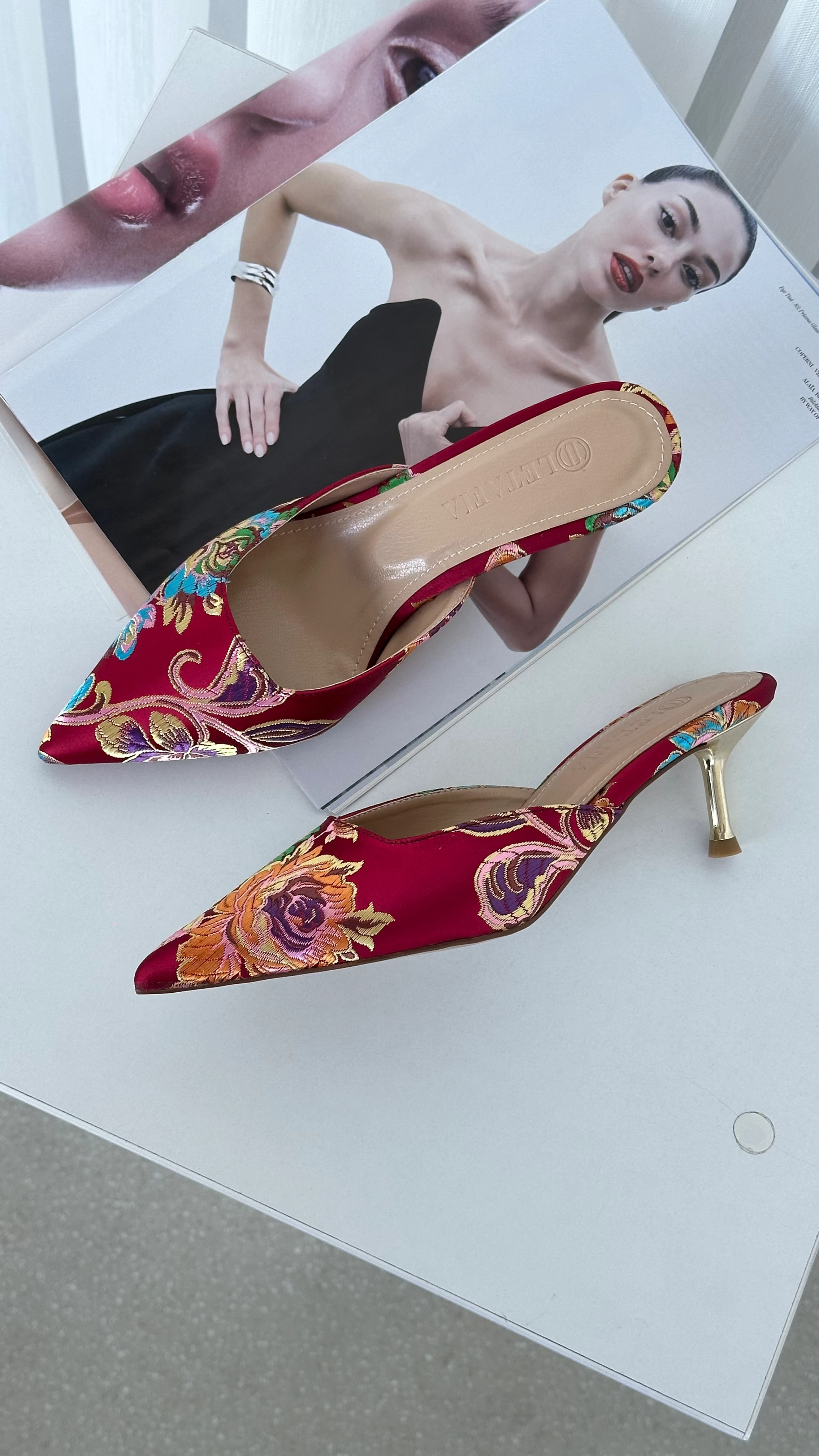 Valley Etnik Desen Gold Topuk Detaylı Terlik