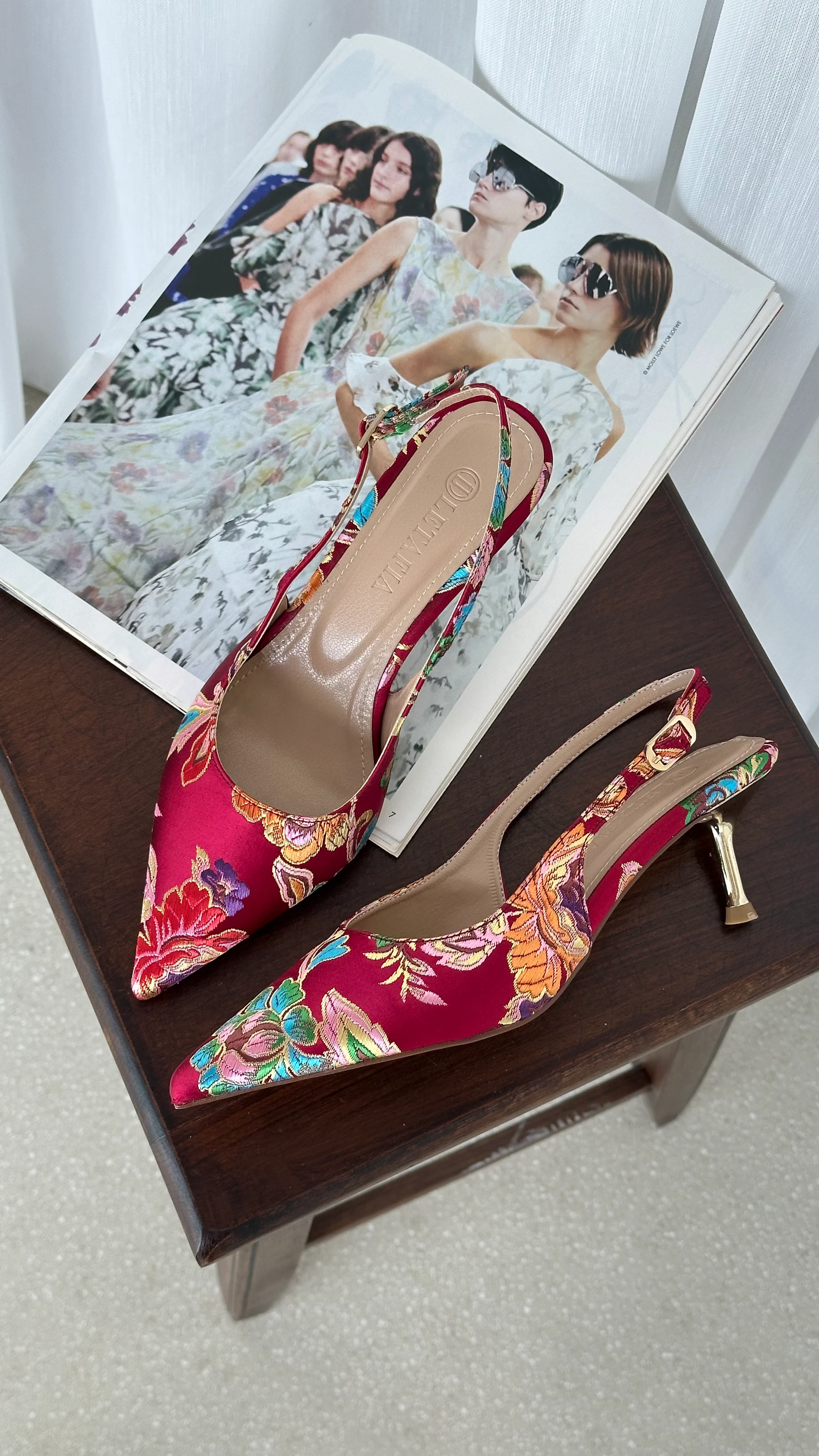 Valley Etnik Desen Gold Topuk Detaylı Kısa Ayakkabı