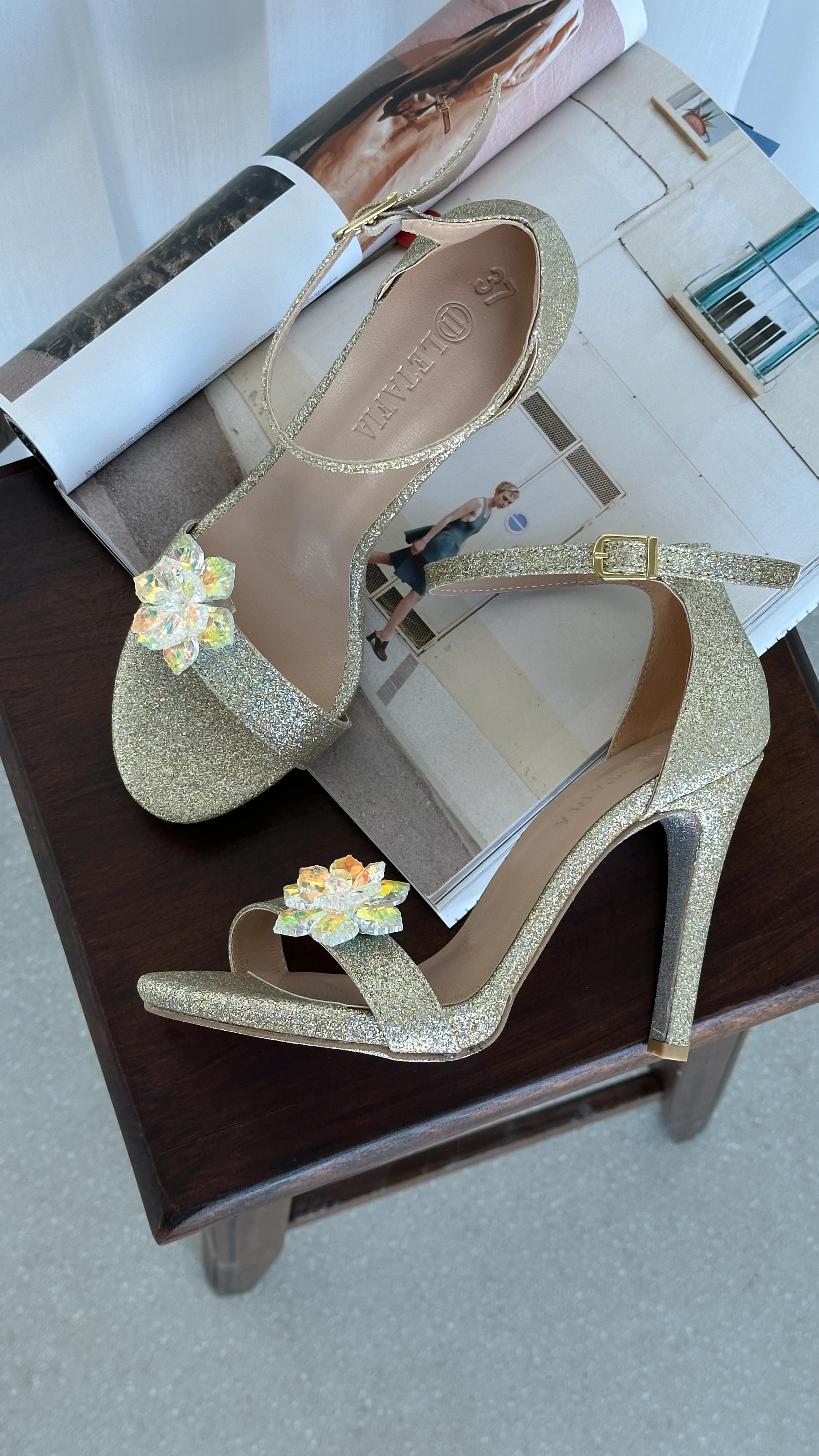 Perla Simli Çıkarılabilen Toka Detaylı Topuklu Ayakkabı