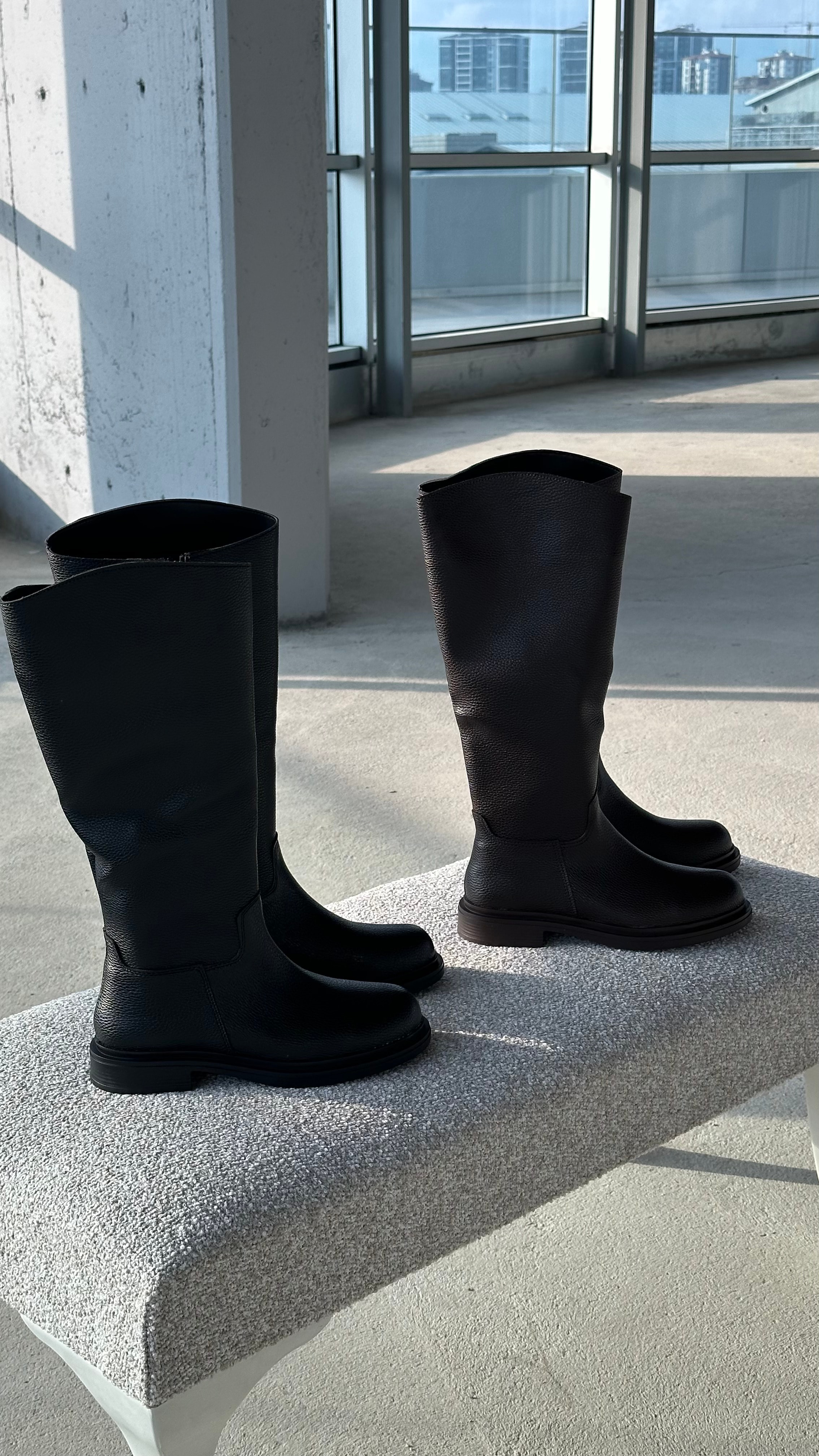 Clara Suni Deri Fermuarlı Çizme