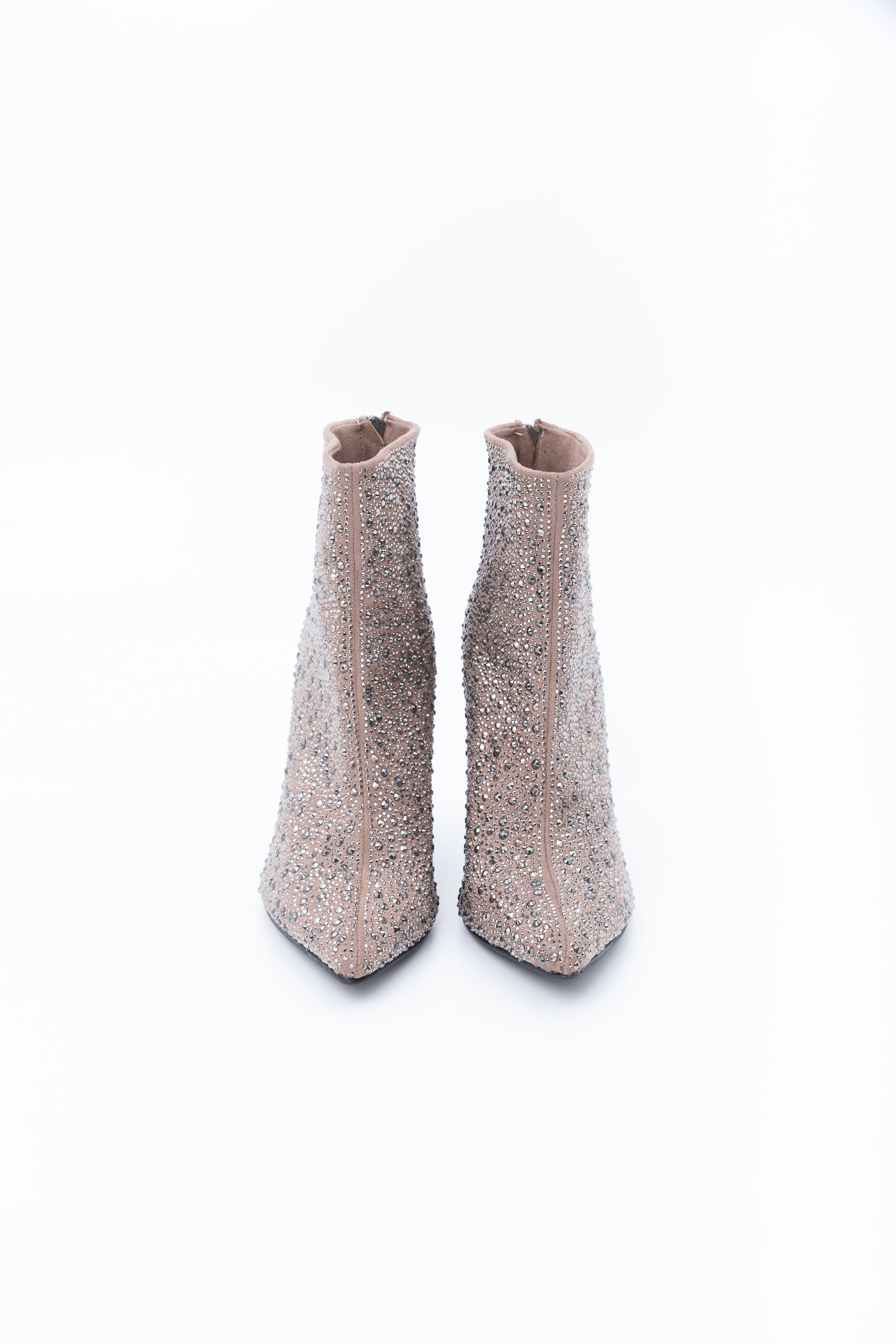 Hayal Taş Detaylı Topuklu Kısa Çizme