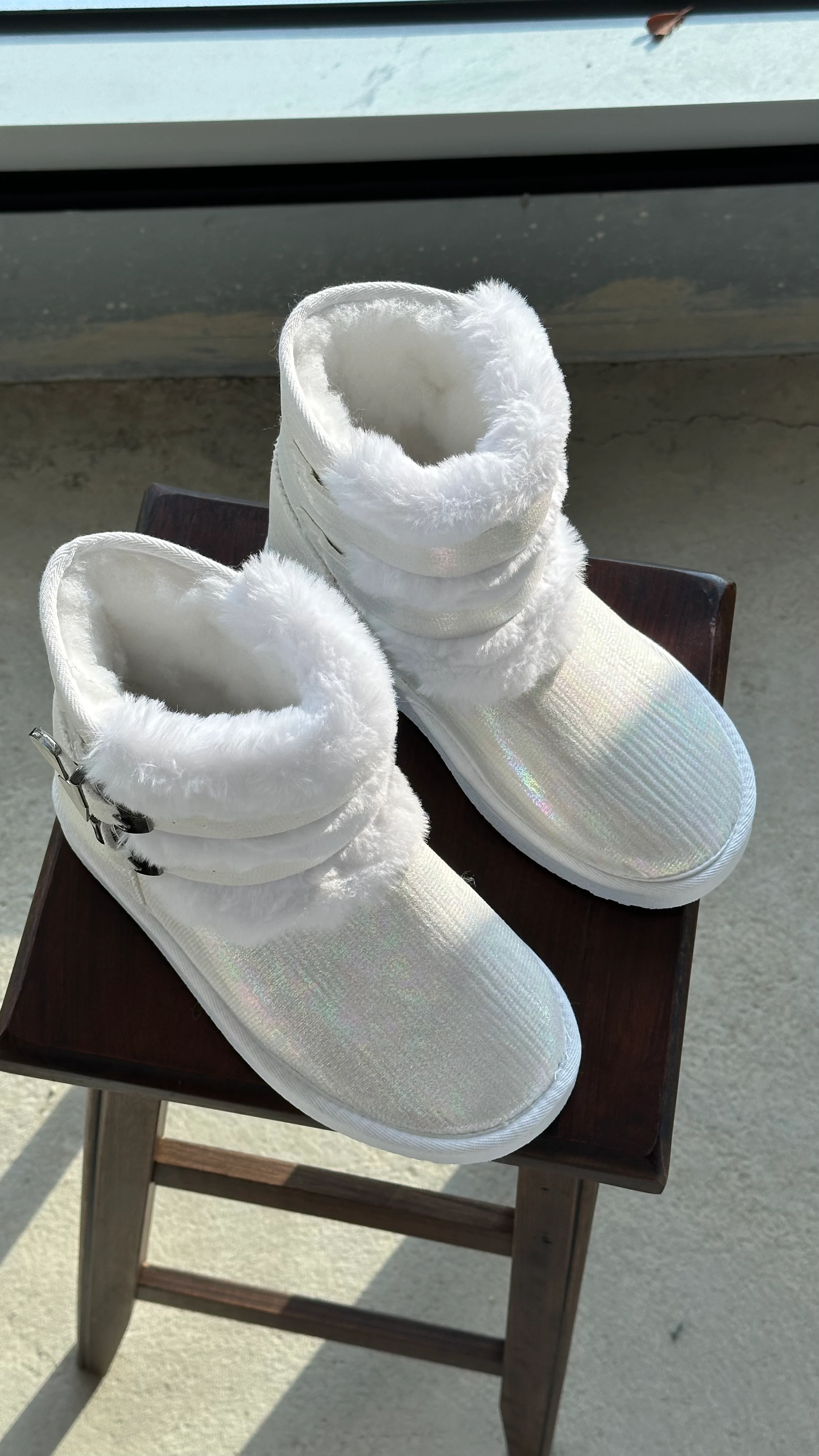 Elisya Toka Detaylı Bot - Beyaz