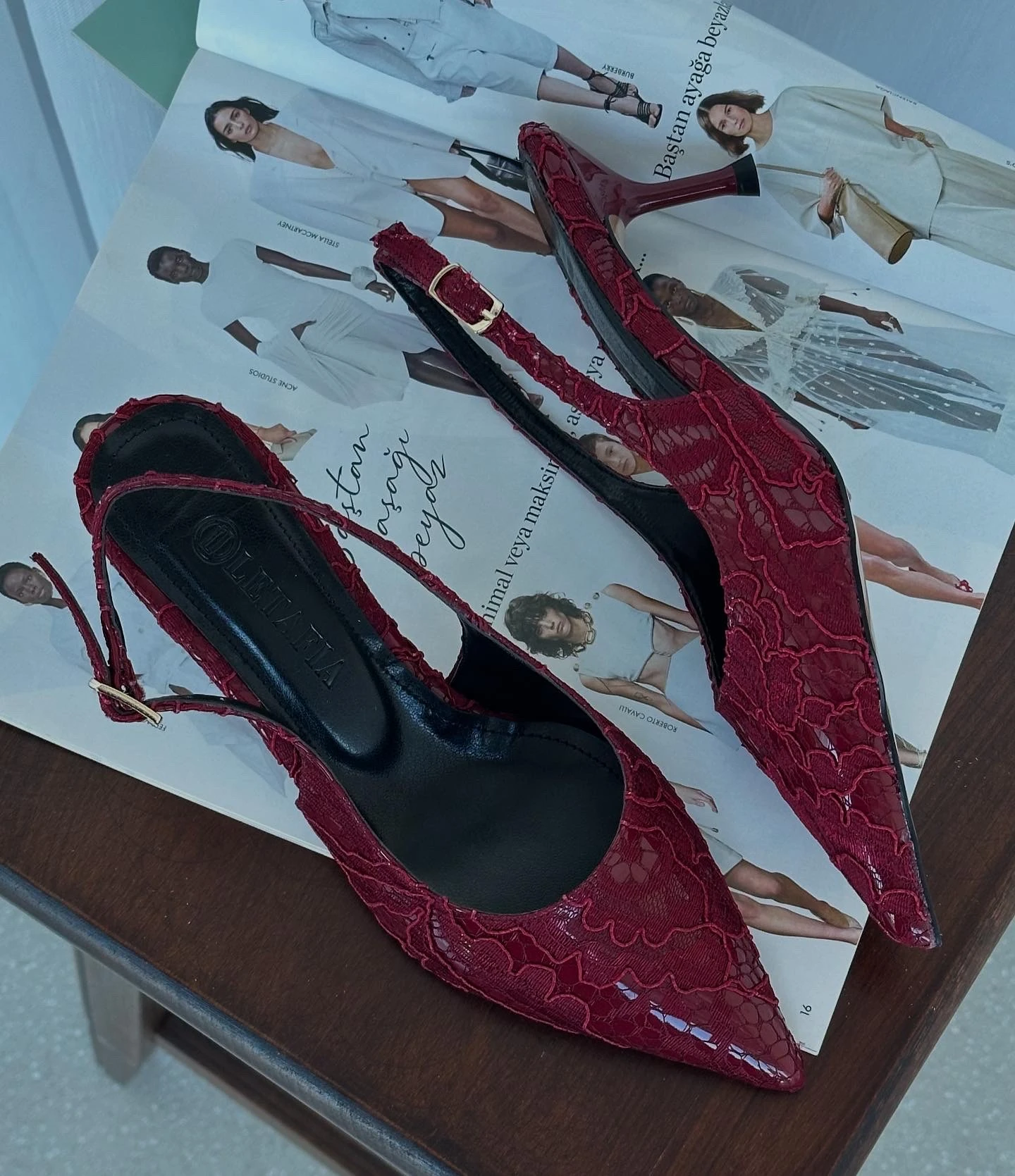 Dalida Rugan Dantel Detaylı Kısa Topıklu Ayakkabı