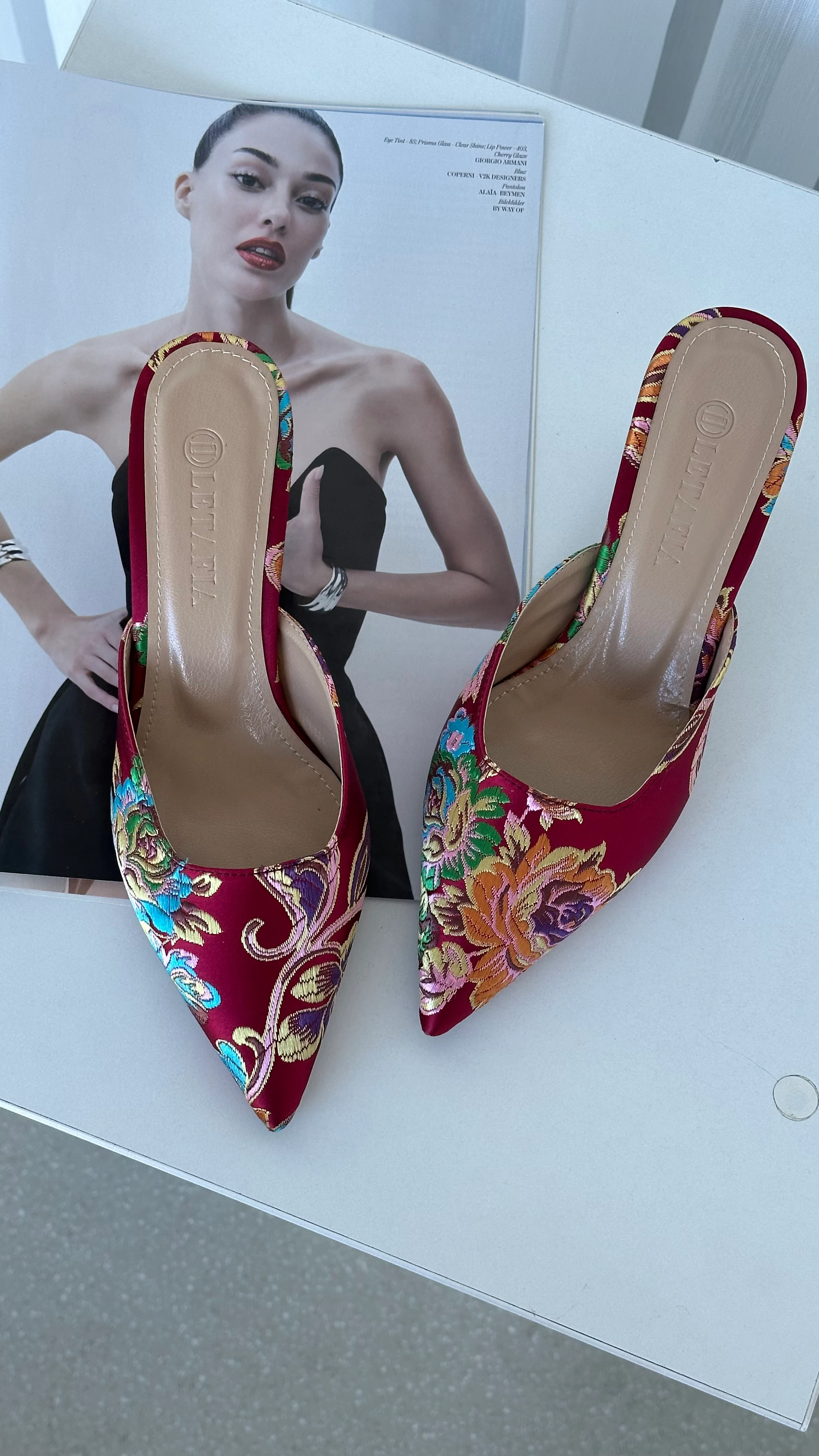 Valley Etnik Desen Gold Topuk Detaylı Terlik