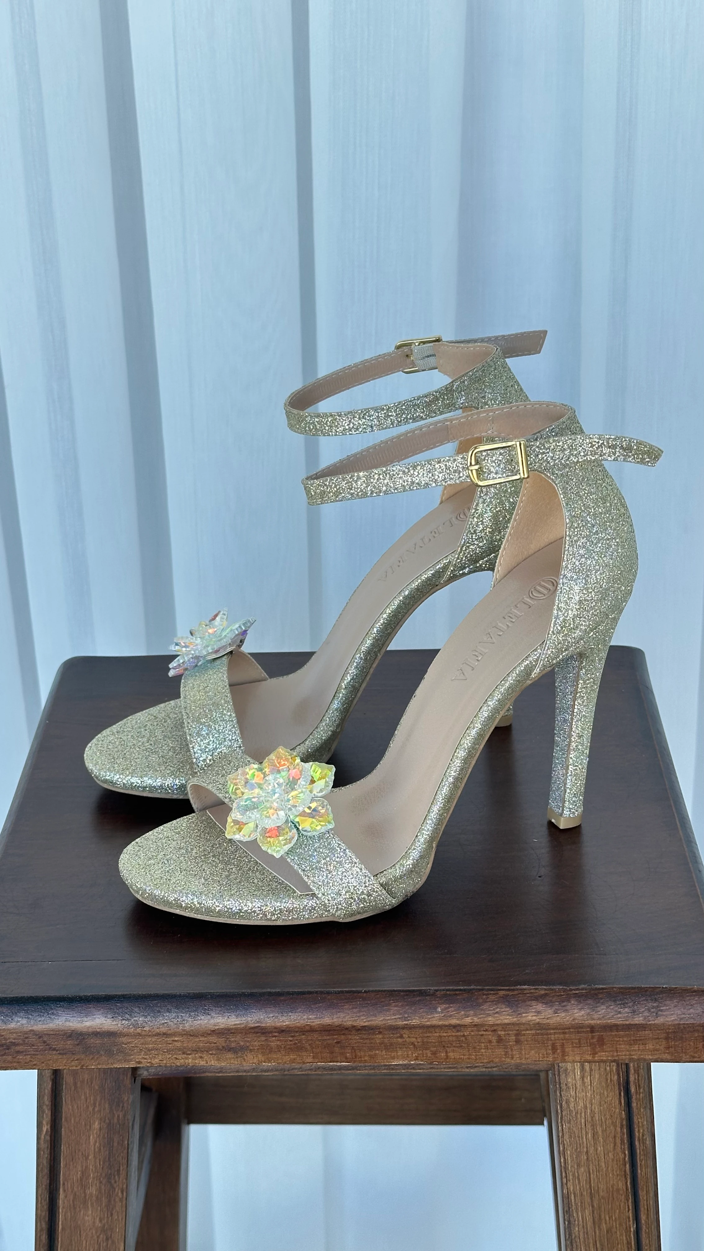 Perla Simli Çıkarılabilen Toka Detaylı Topuklu Ayakkabı