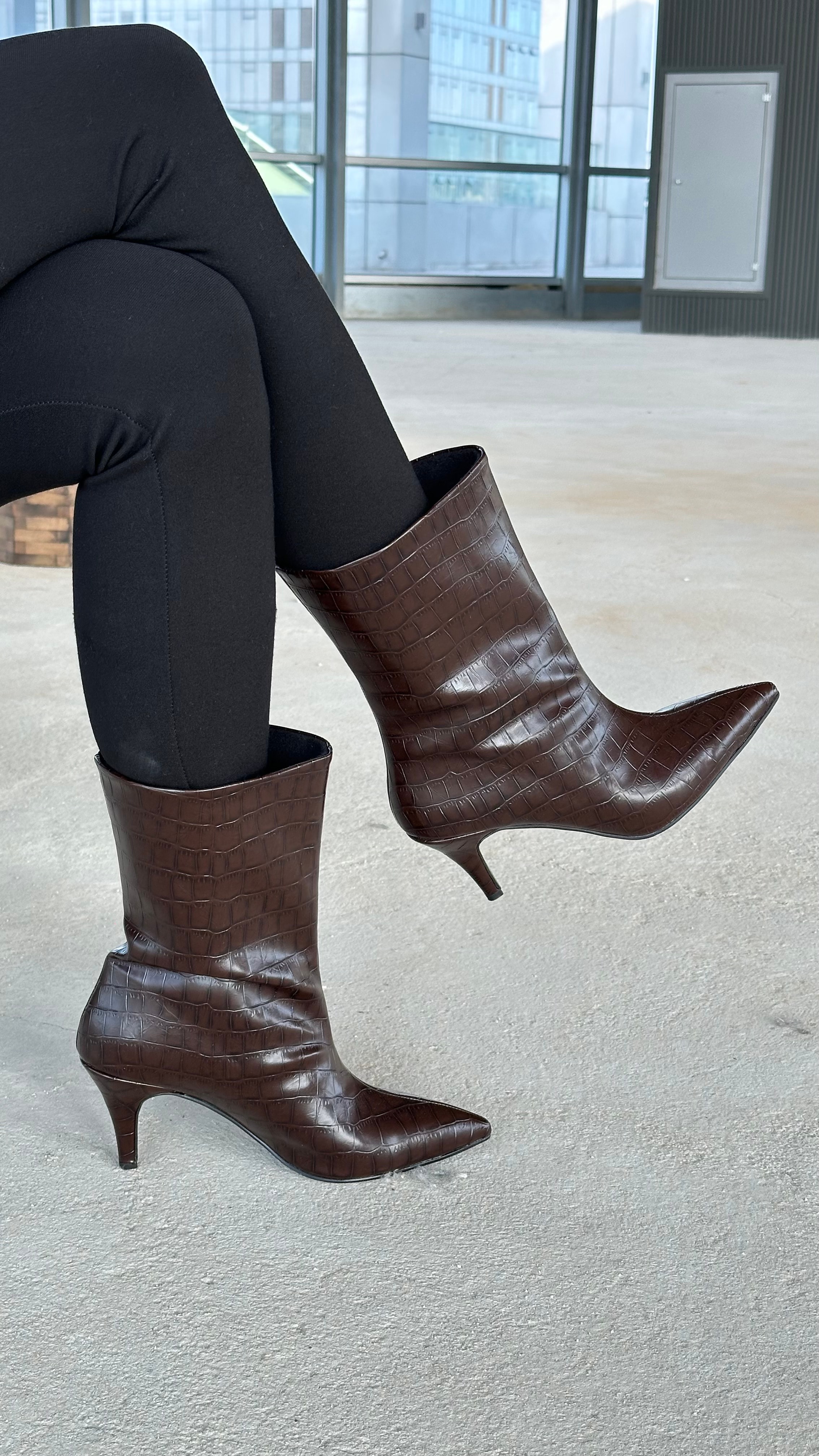 Lena Sivri Burun Çizme