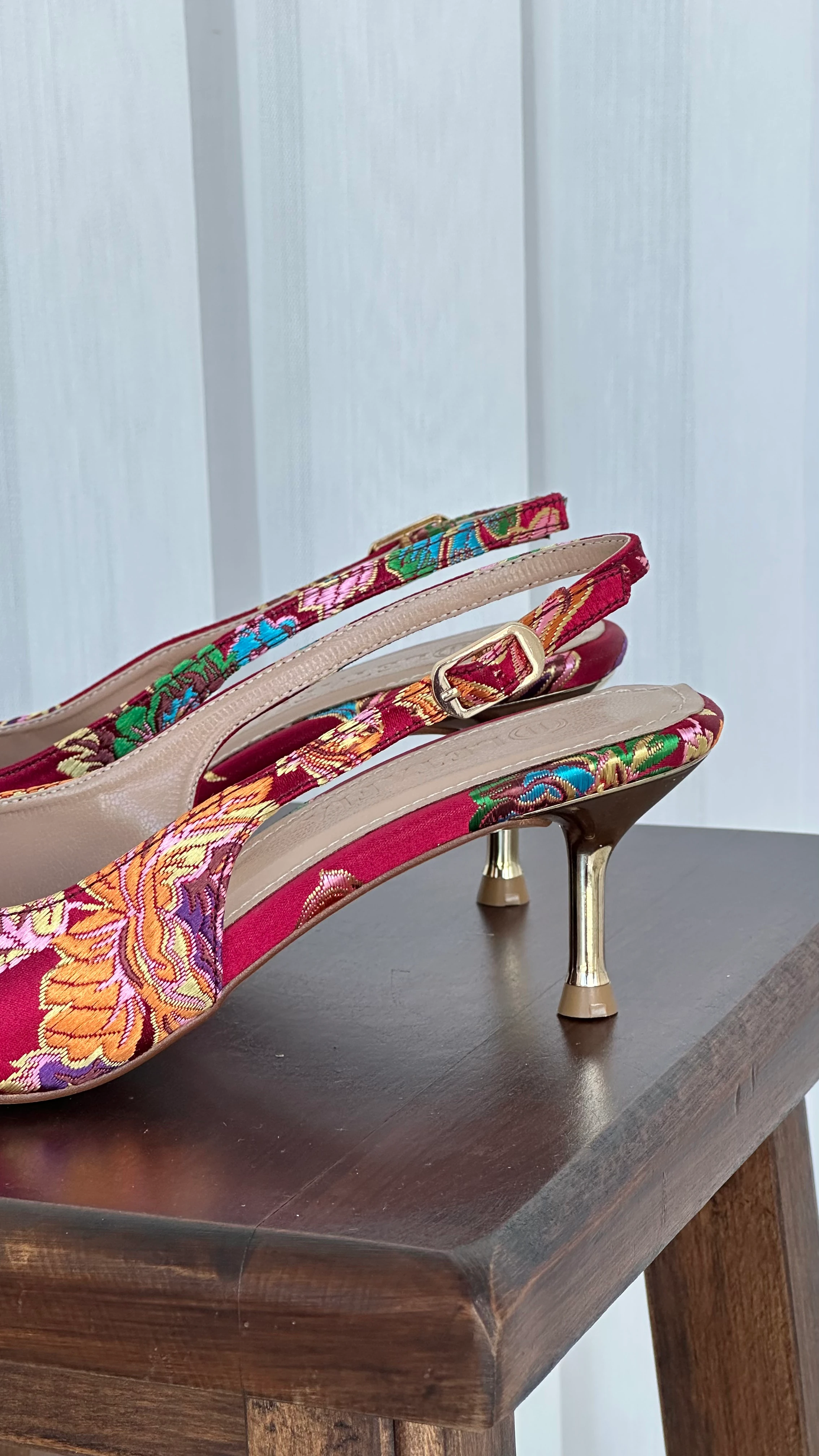 Valley Etnik Desen Gold Topuk Detaylı Kısa Ayakkabı