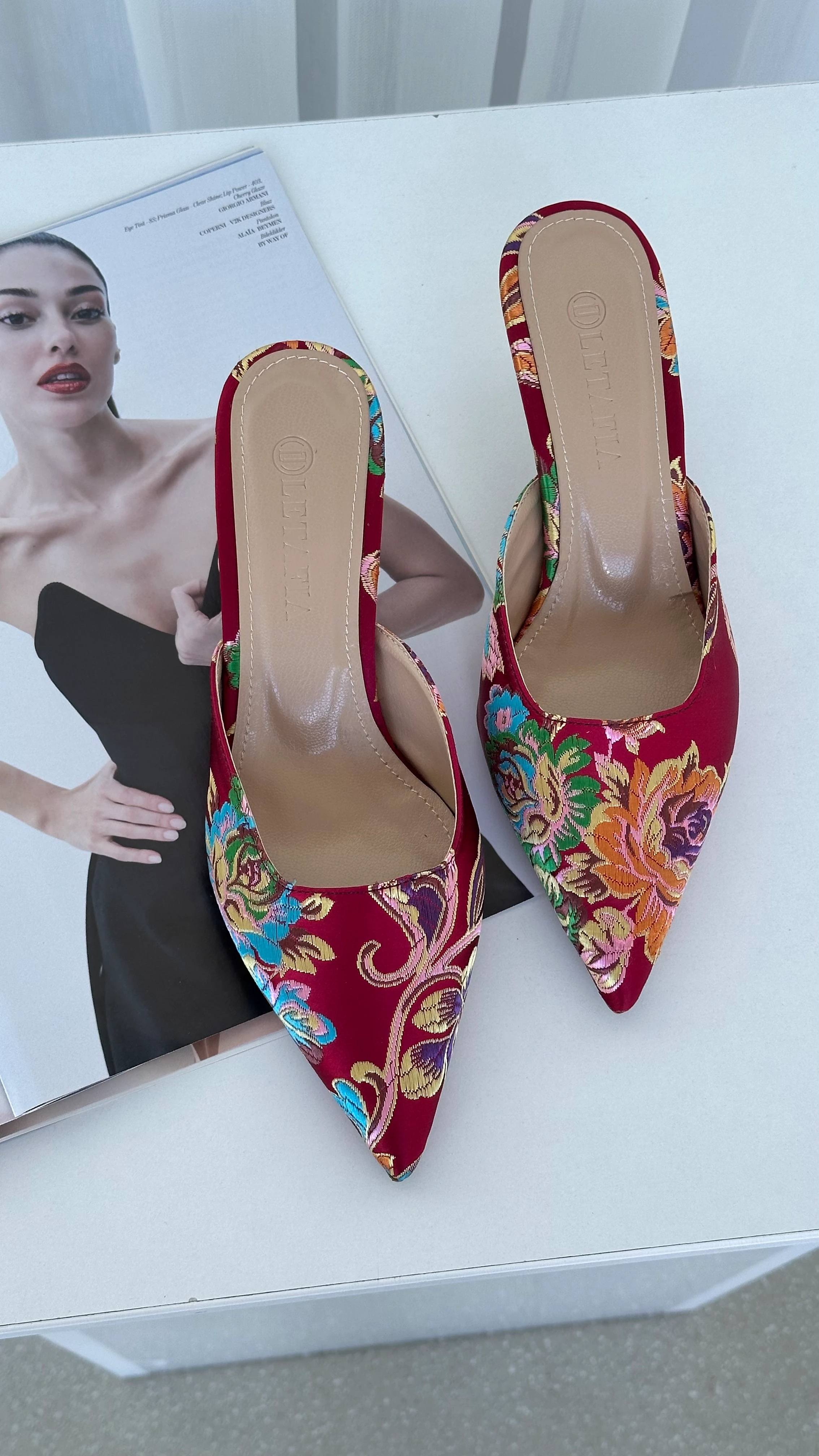 Valley Etnik Desen Gold Topuk Detaylı Terlik