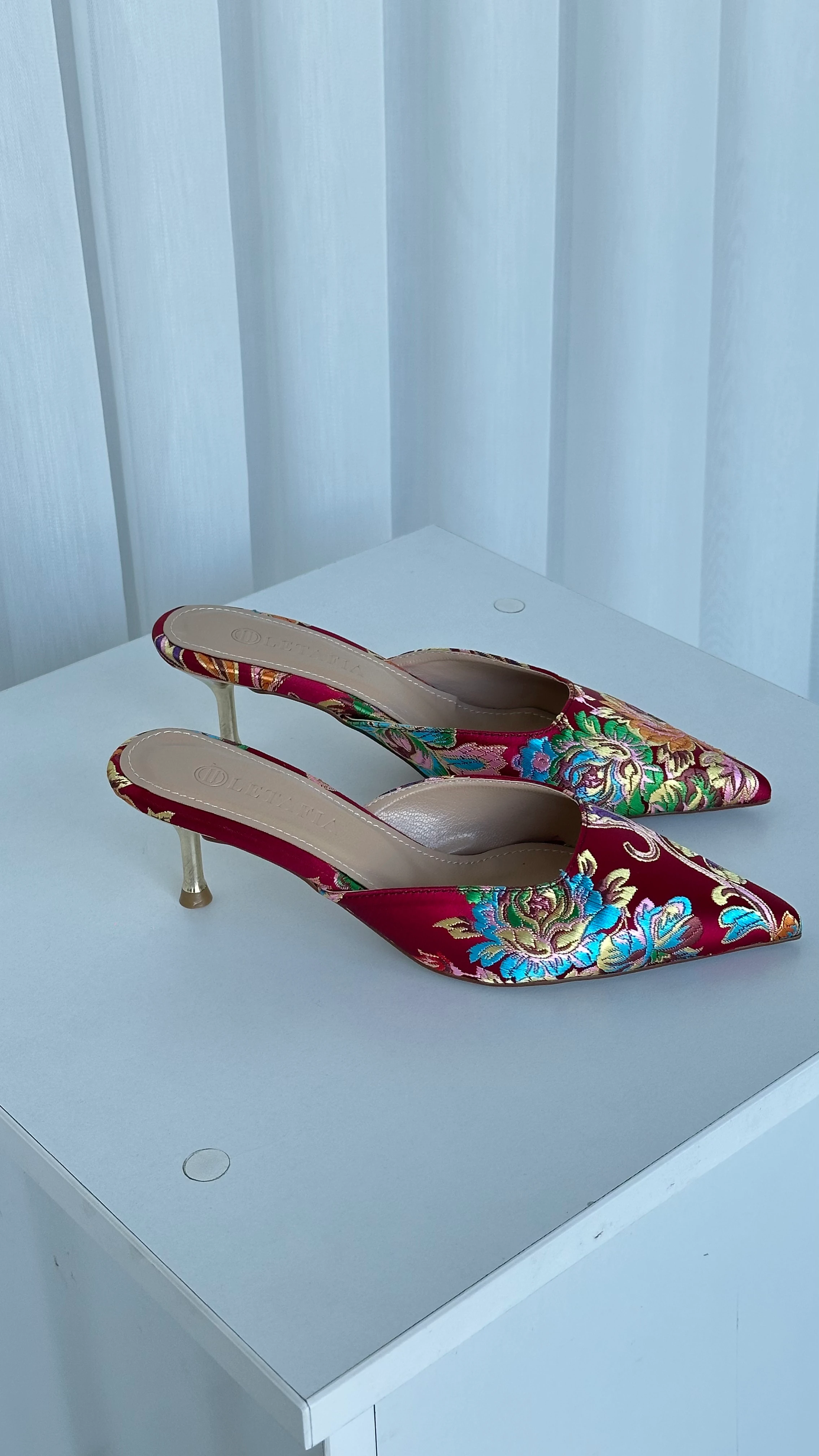 Valley Etnik Desen Gold Topuk Detaylı Terlik