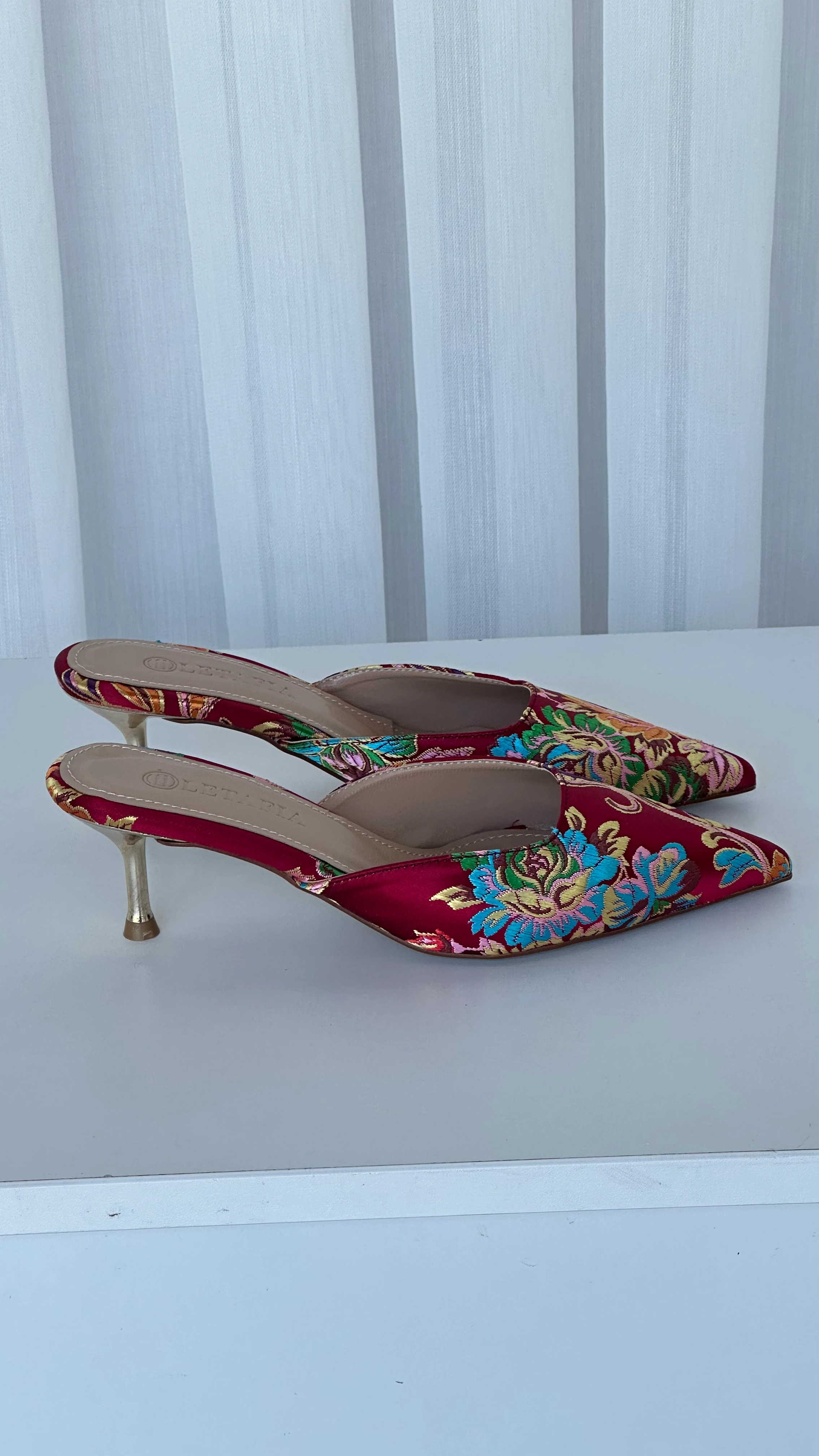 Valley Etnik Desen Gold Topuk Detaylı Terlik