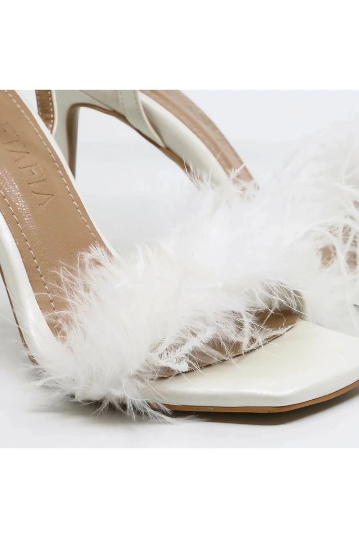 Diva Tüylü Stiletto Beyaz