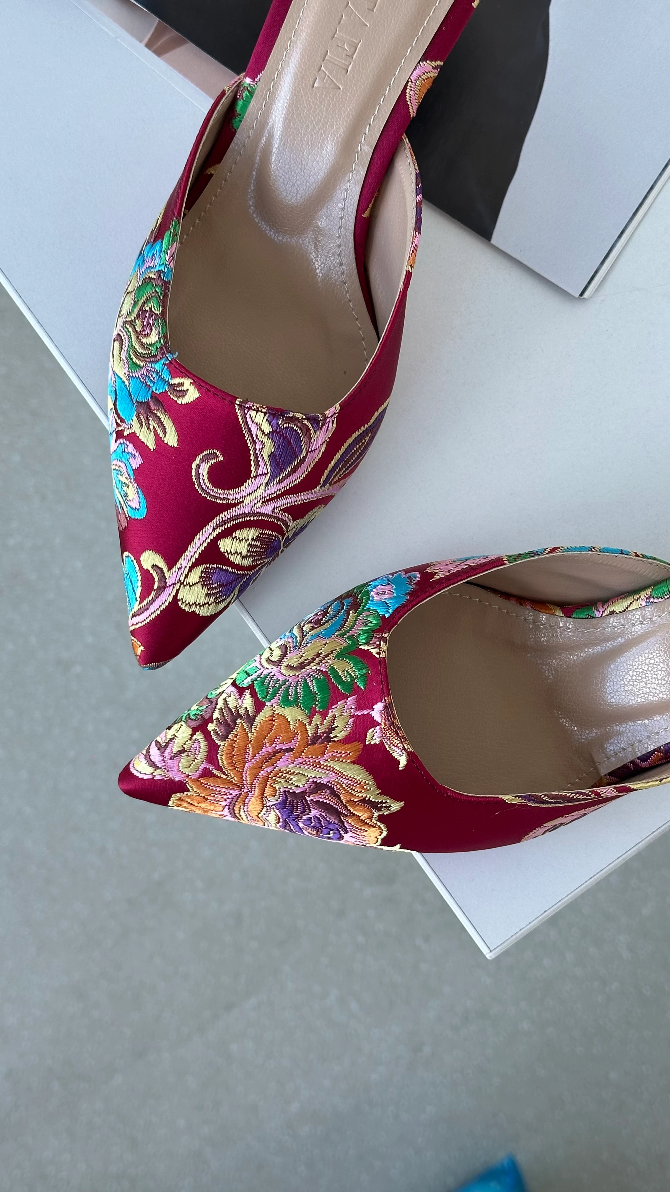 Valley Etnik Desen Gold Topuk Detaylı Terlik