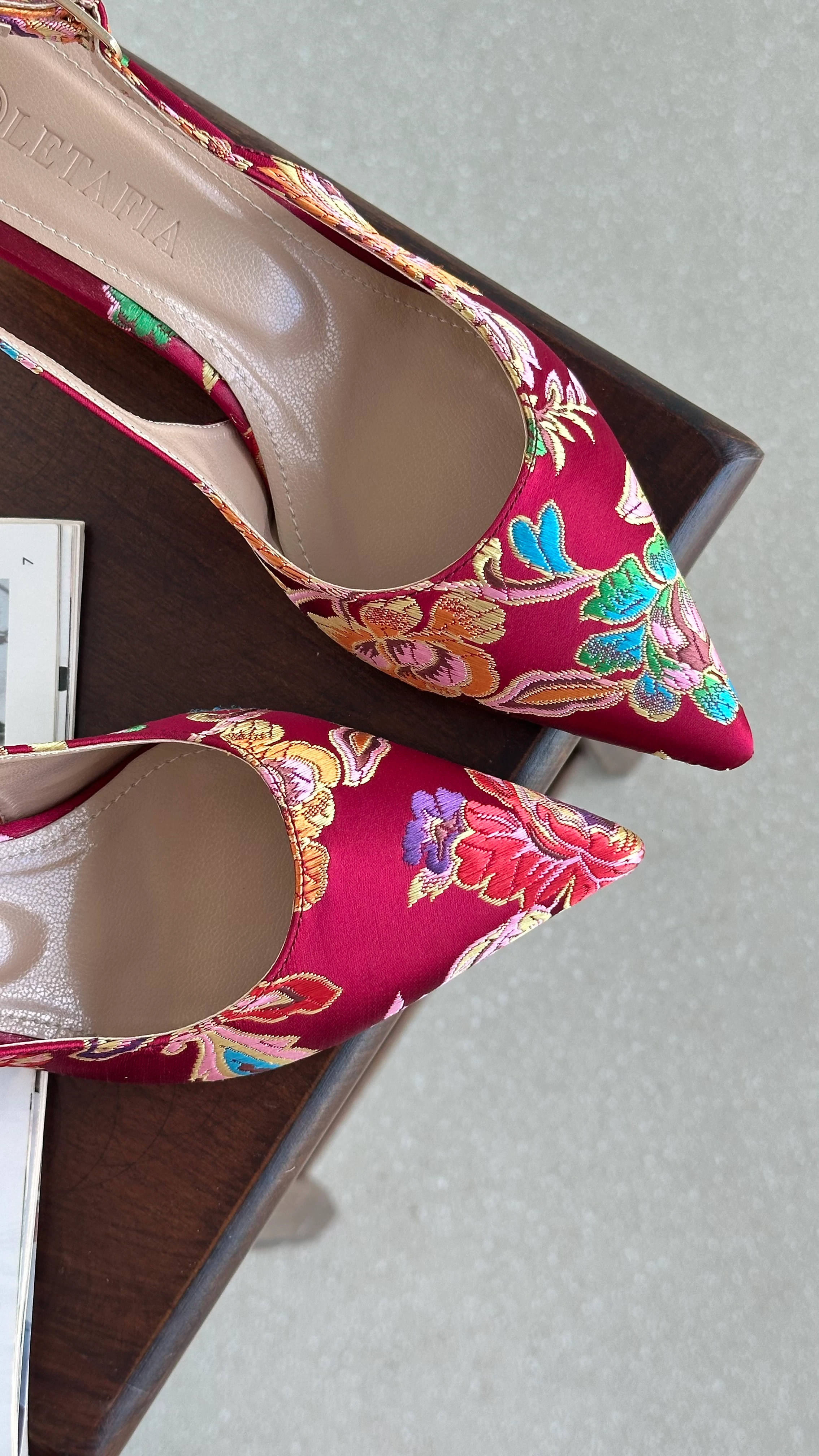 Valley Etnik Desen Gold Topuk Detaylı Kısa Ayakkabı