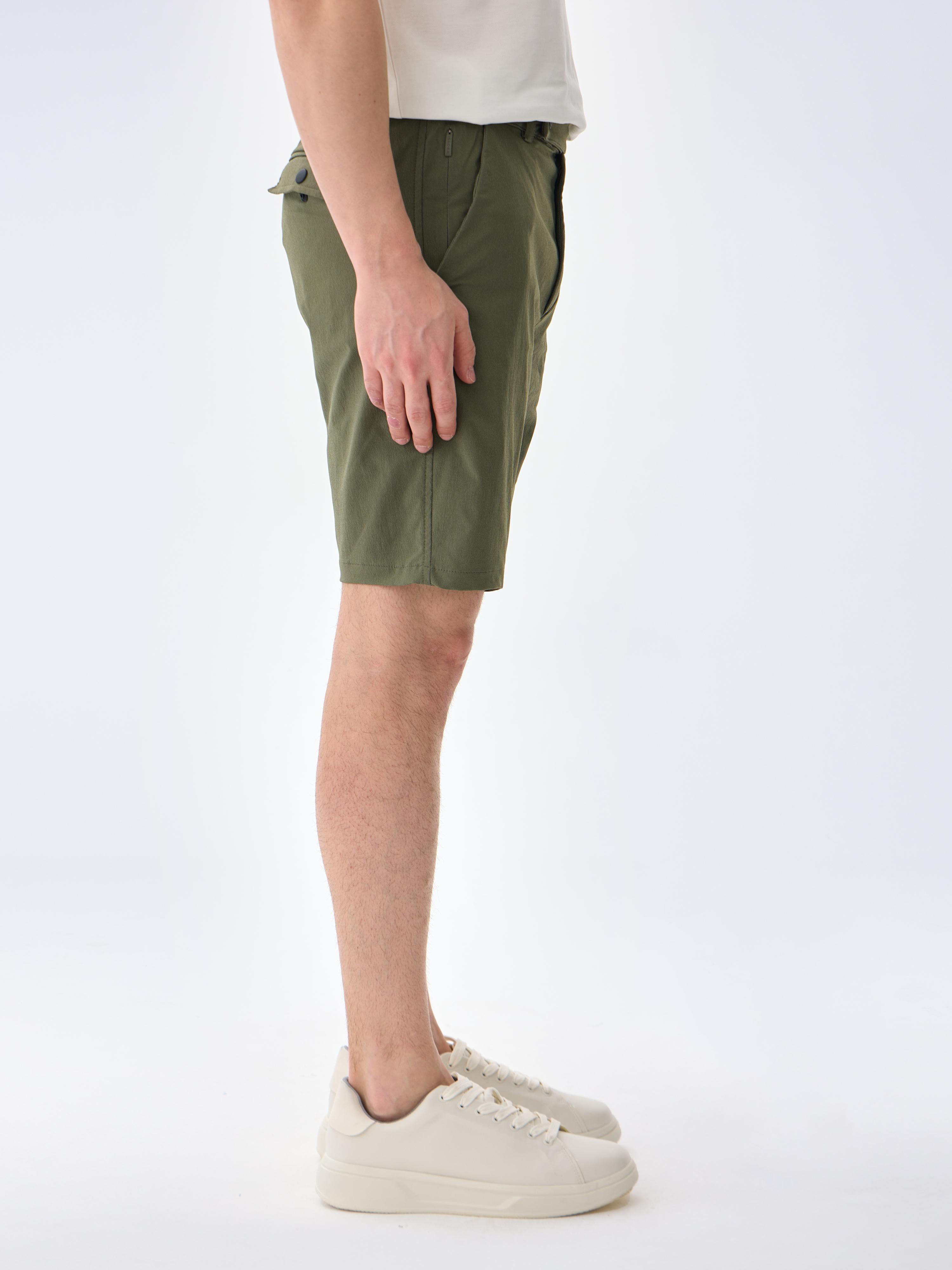 URBAN ESCAPE SHORT - OLIVE NIGHT