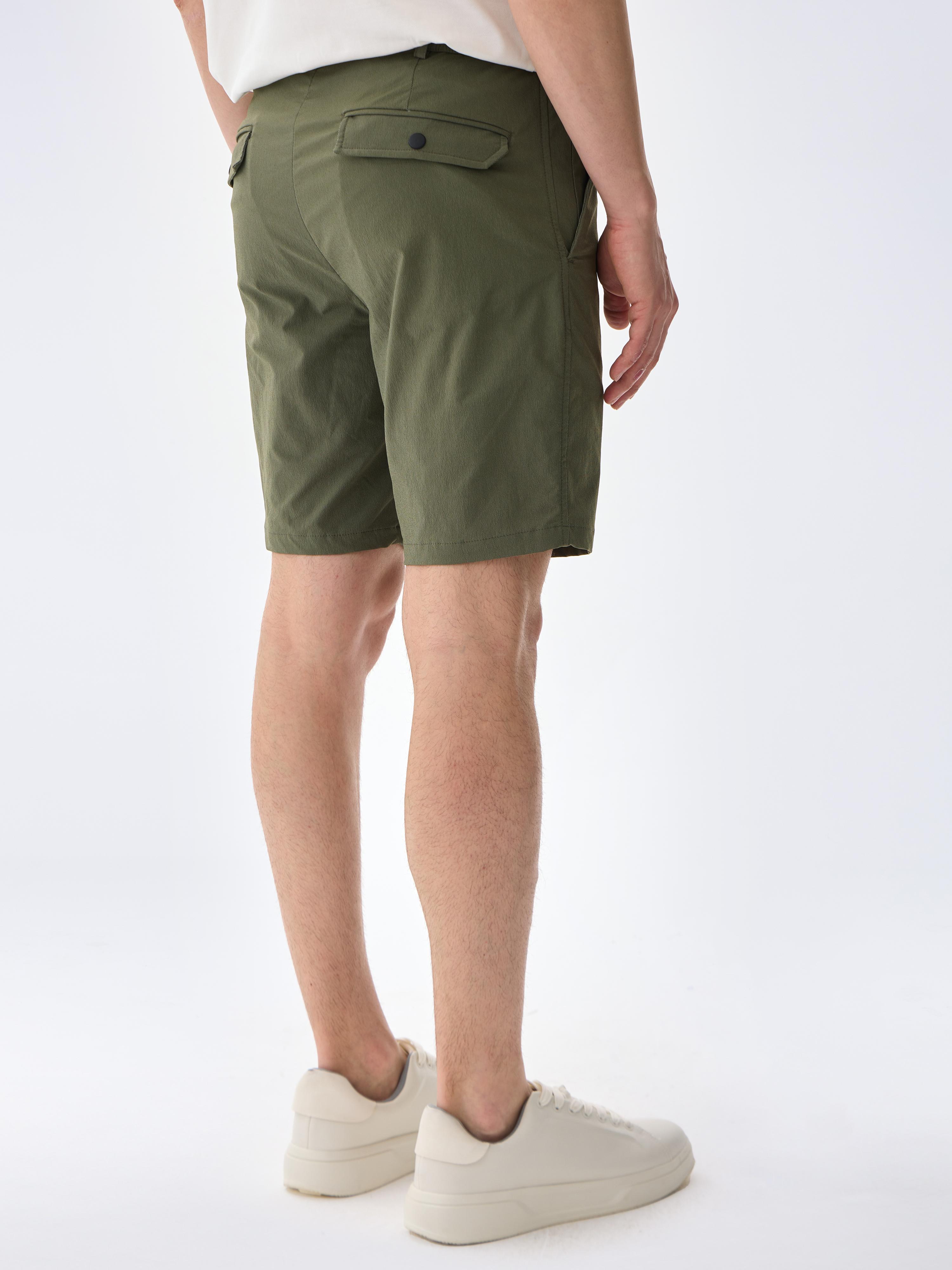 URBAN ESCAPE SHORT - OLIVE NIGHT