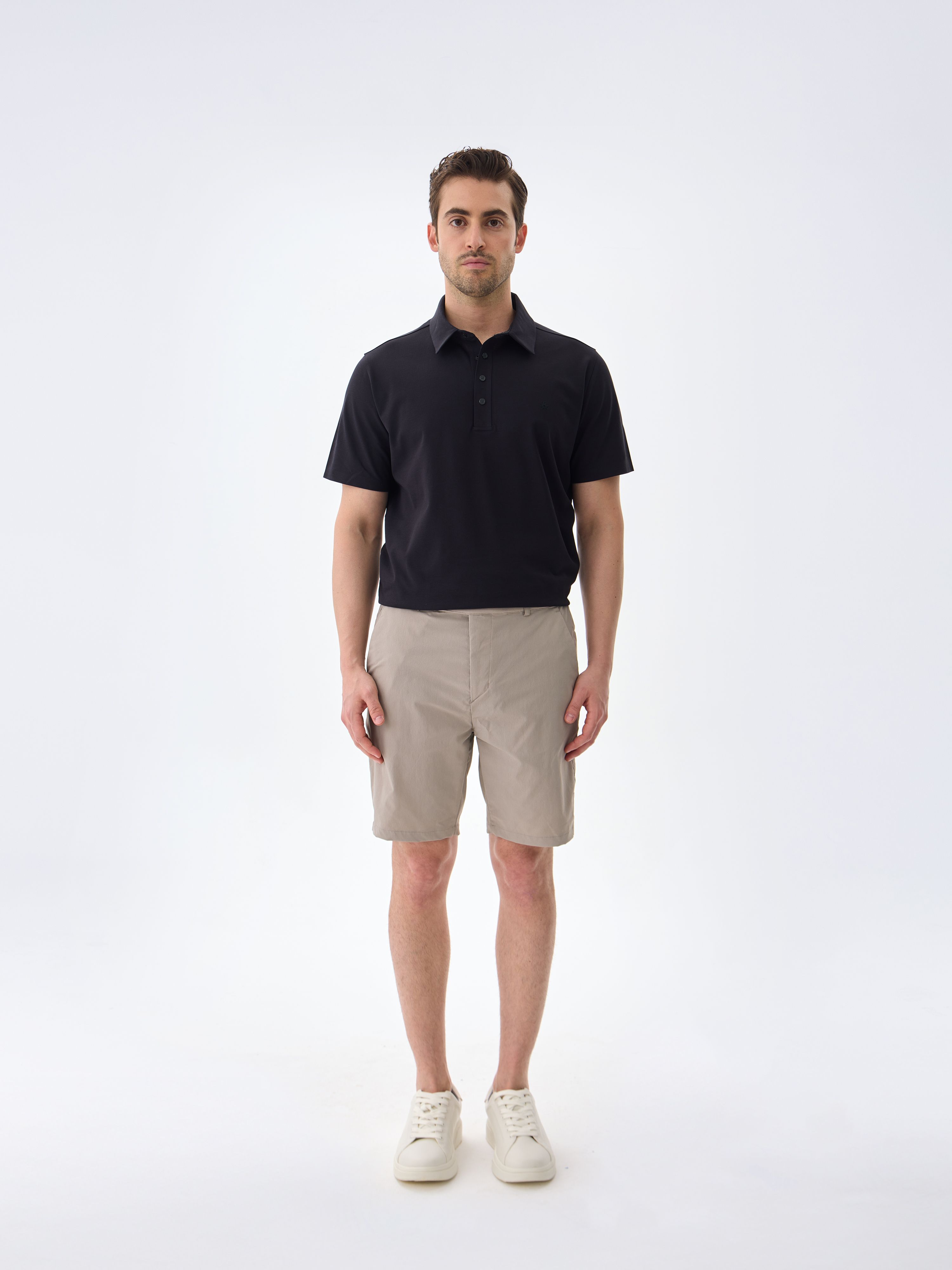 URBAN ESCAPE SHORT - BEIGE