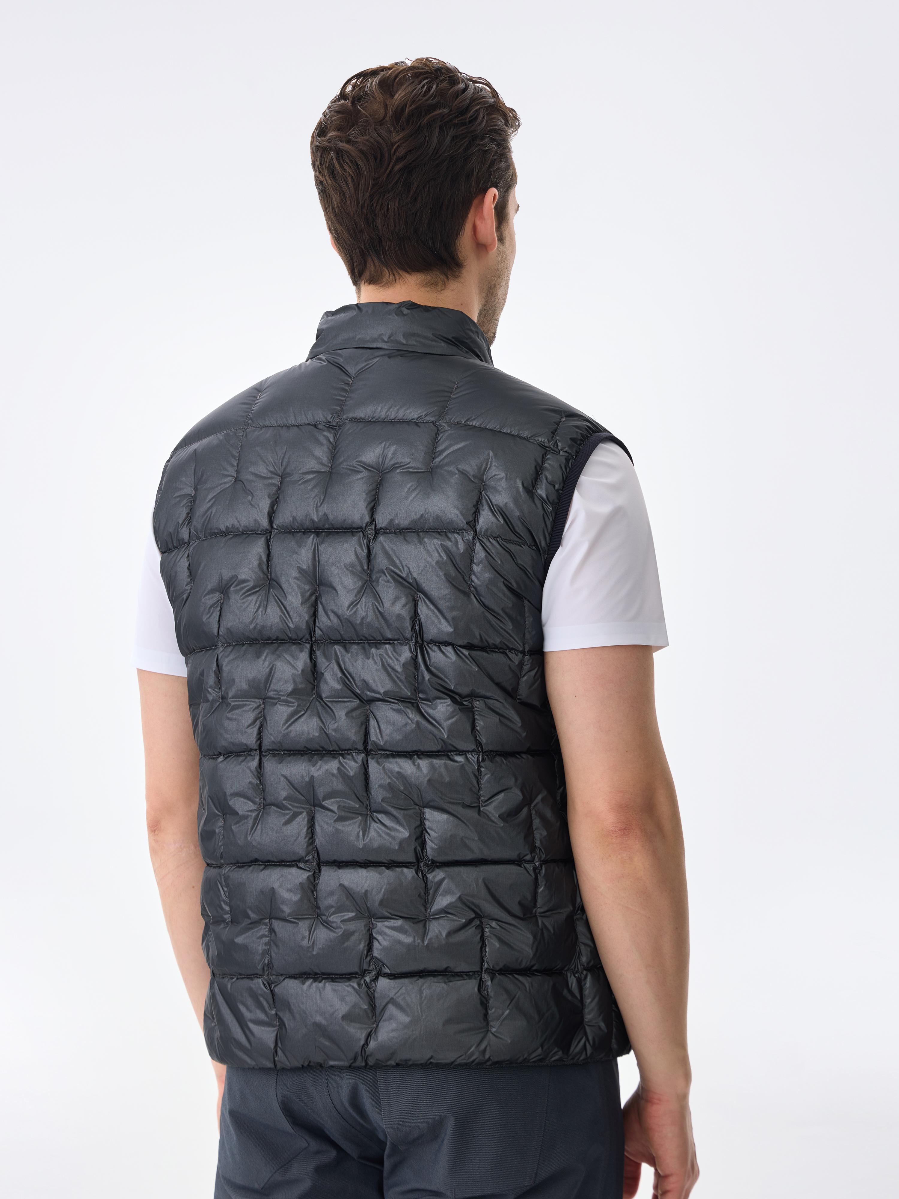 ULTRA LIGHT DOWN VEST - BLACK ONYX