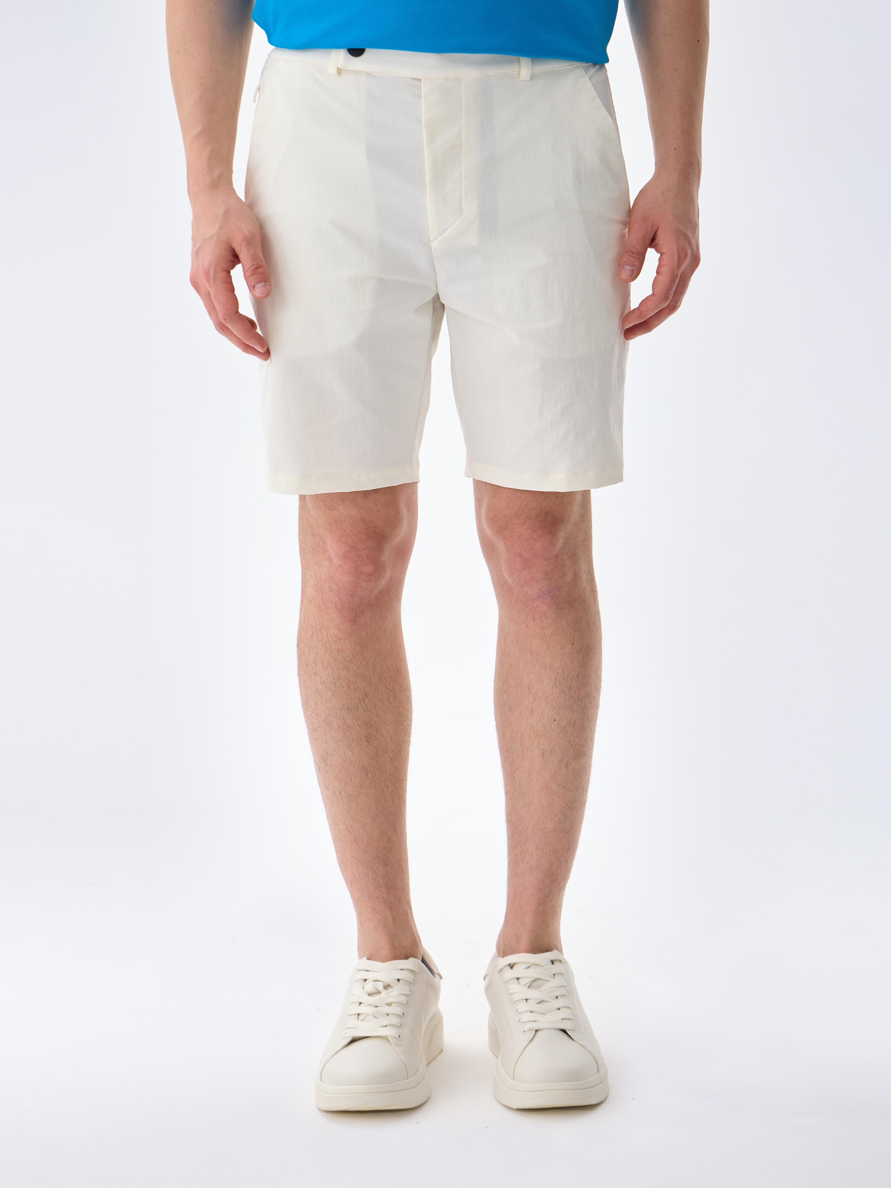 URBAN ESCAPE SHORT - SUBTLE WHITE