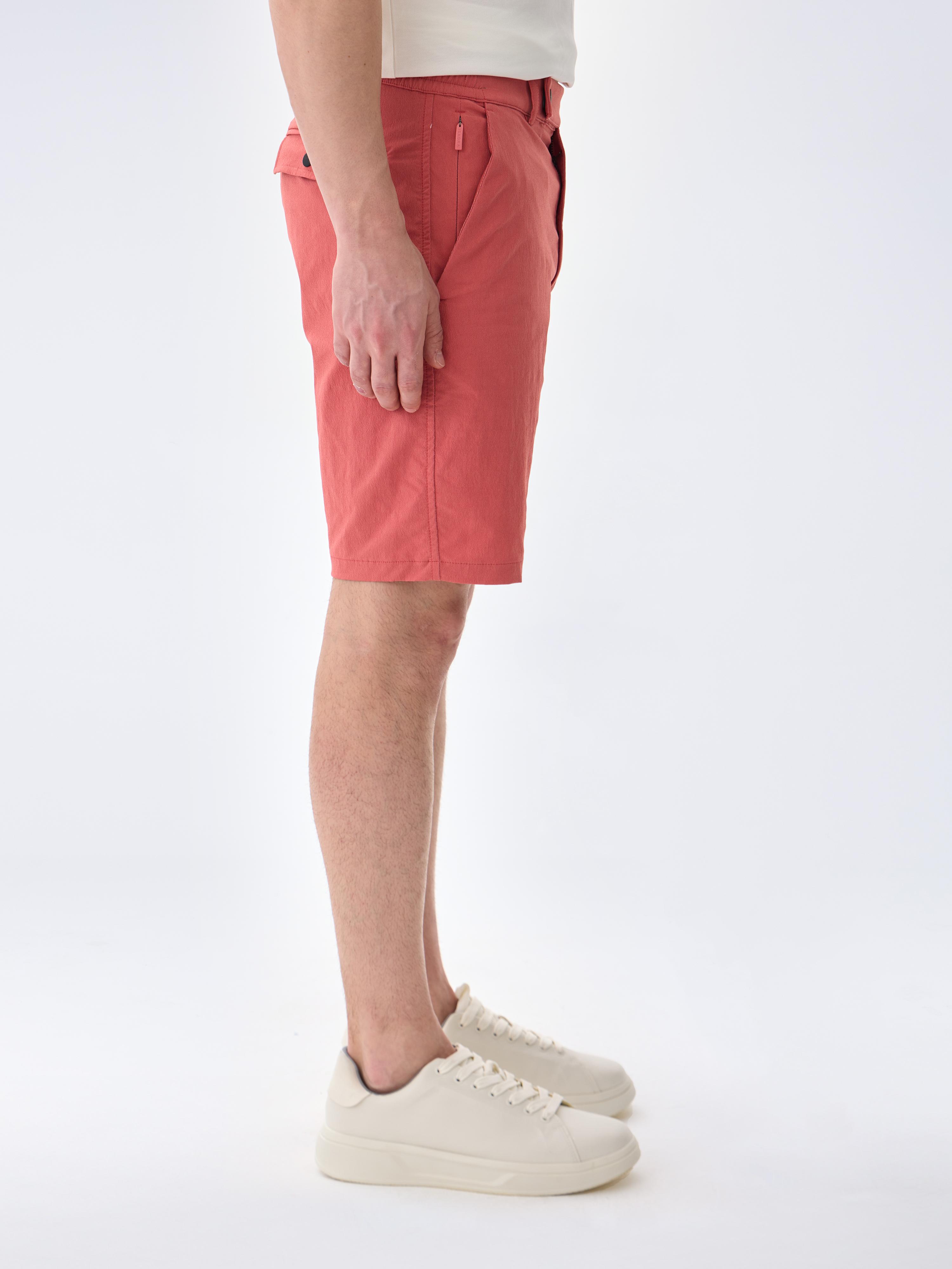 URBAN ESCAPE SHORT - POWDER RED