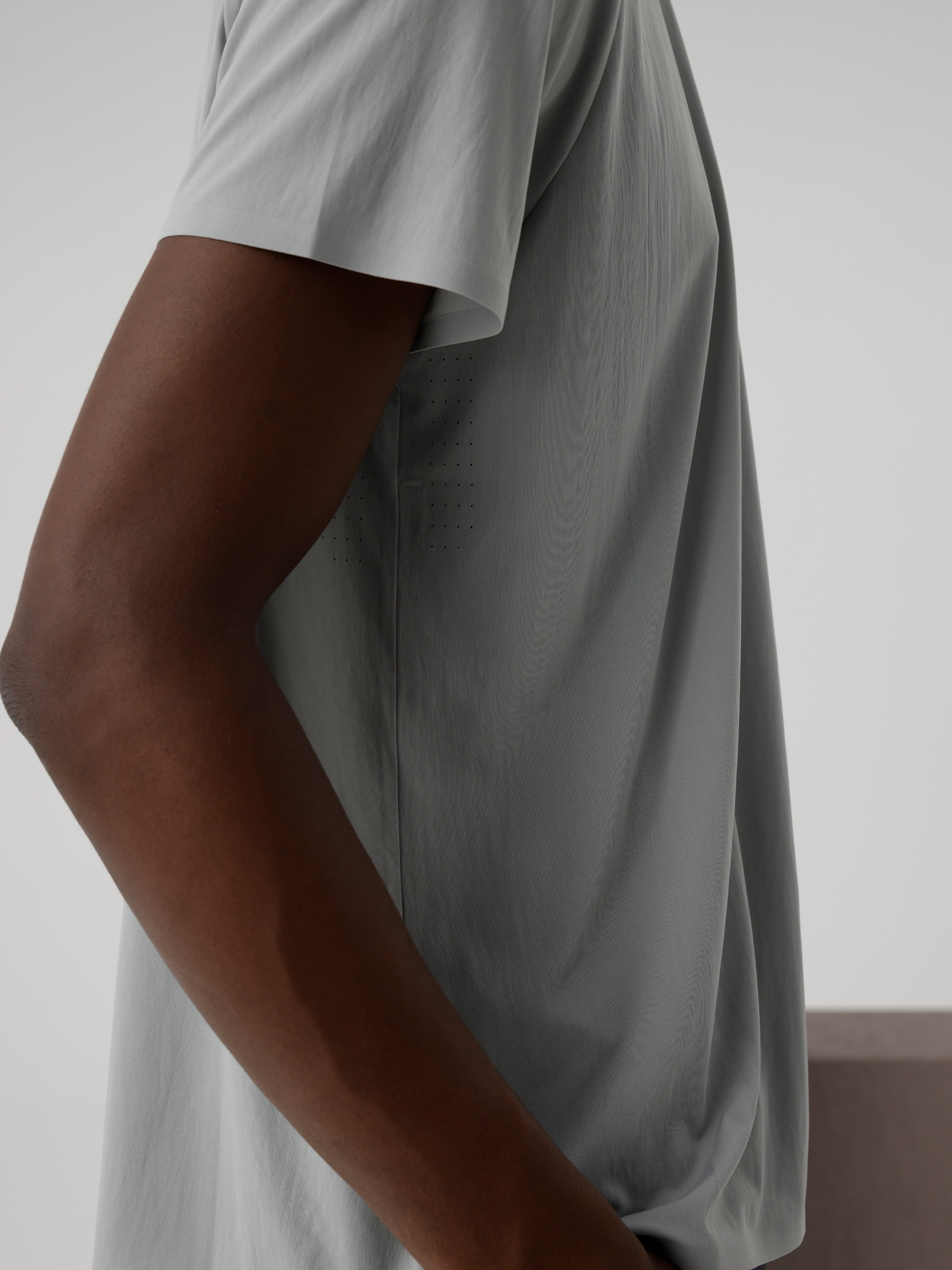 EXTRA LIGHT TECH TEE
