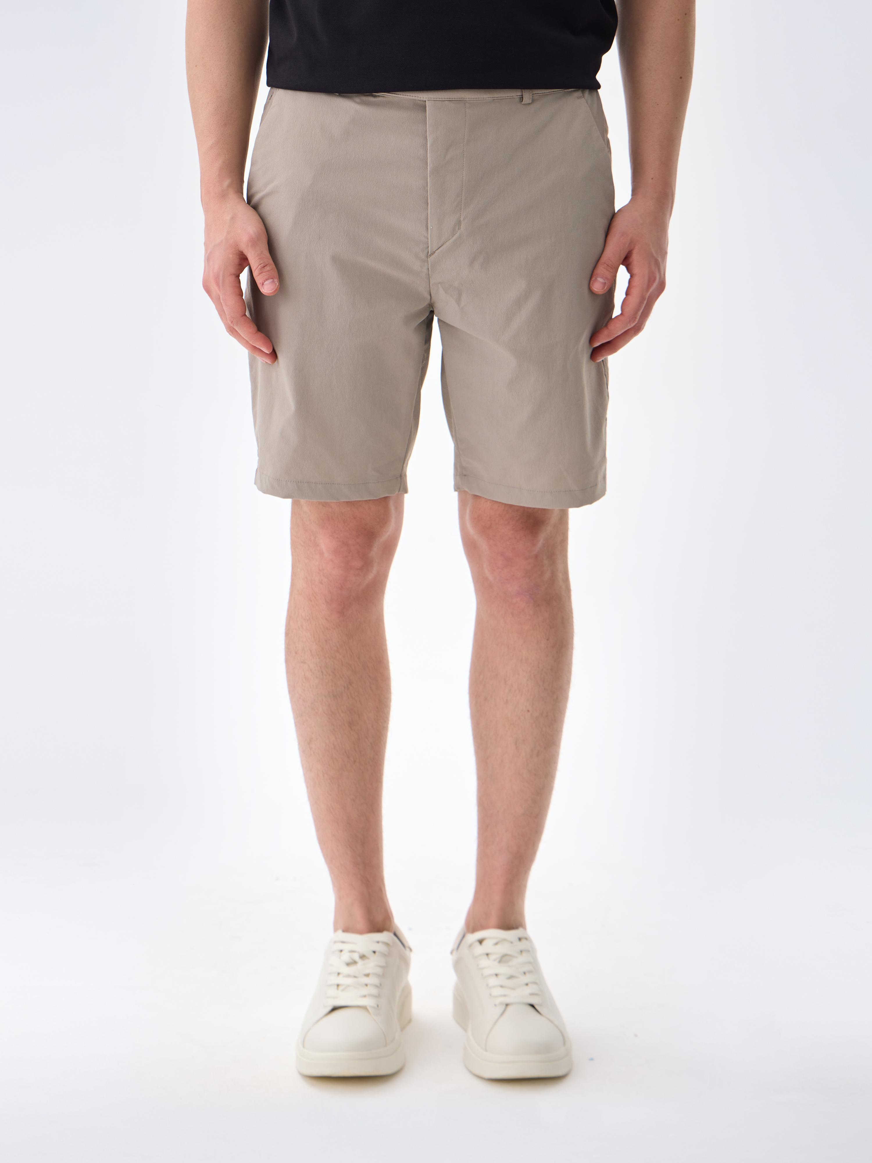 URBAN ESCAPE SHORT - BEIGE