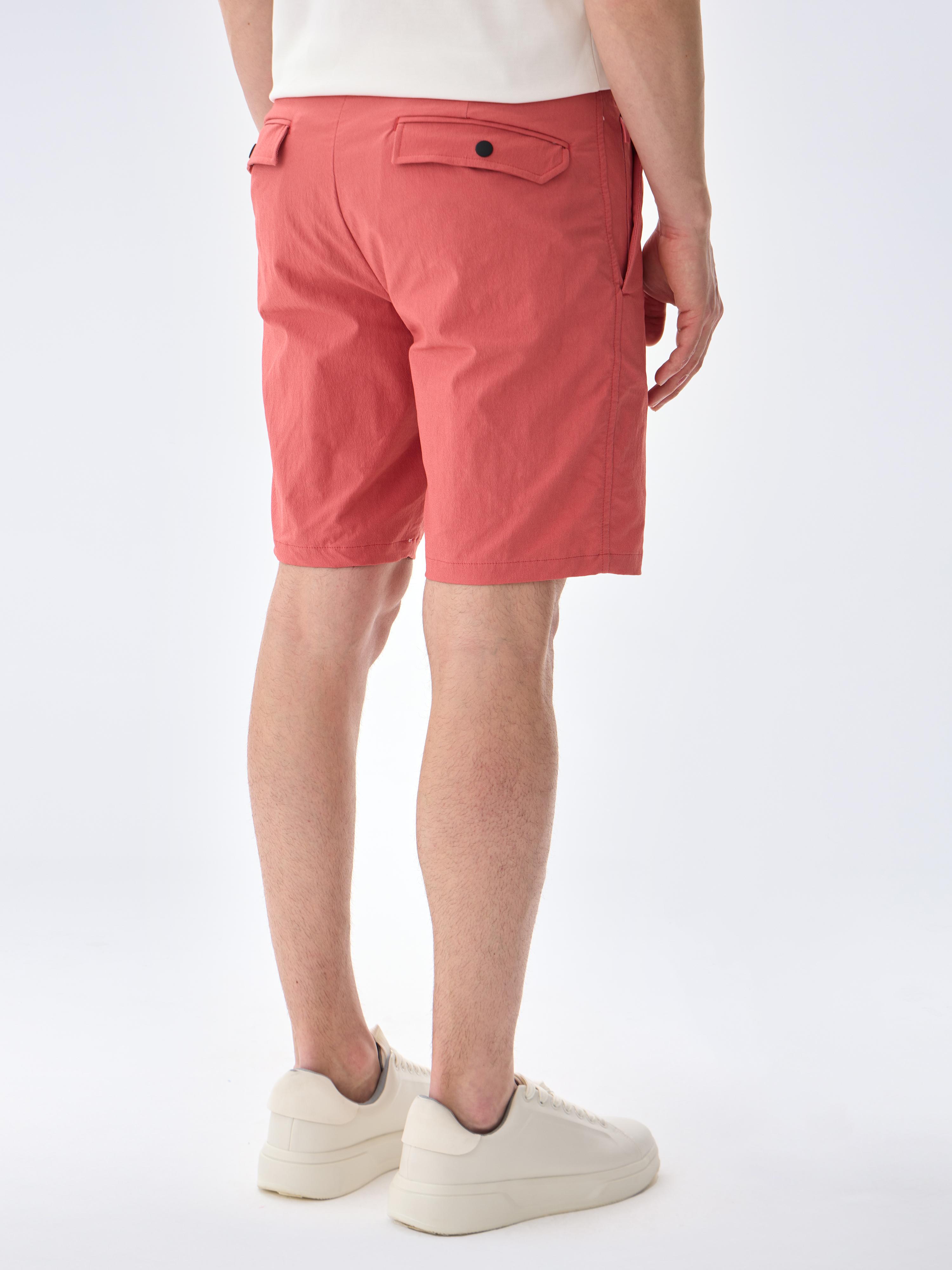 URBAN ESCAPE SHORT - POWDER RED