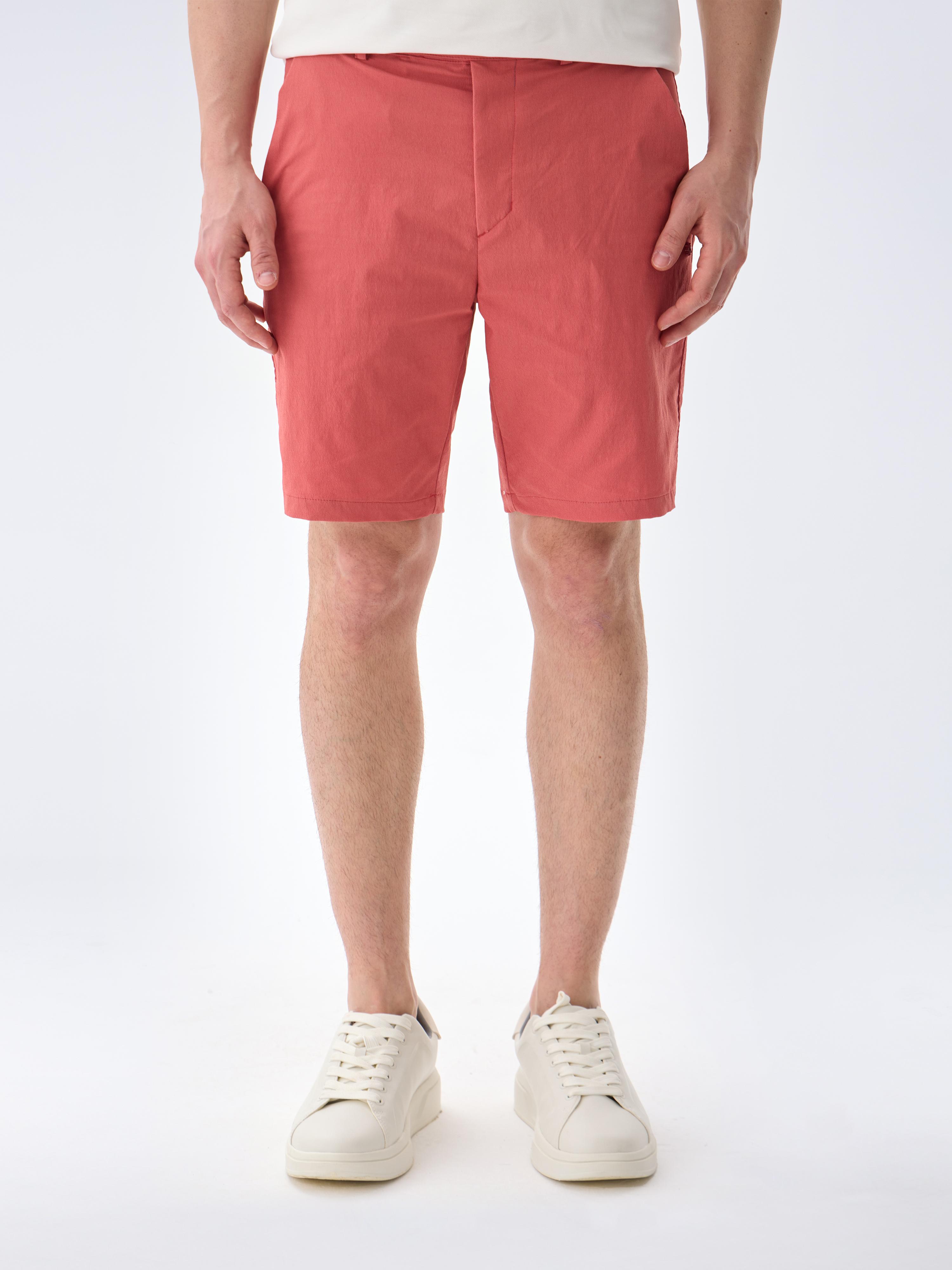 URBAN ESCAPE SHORT - POWDER RED