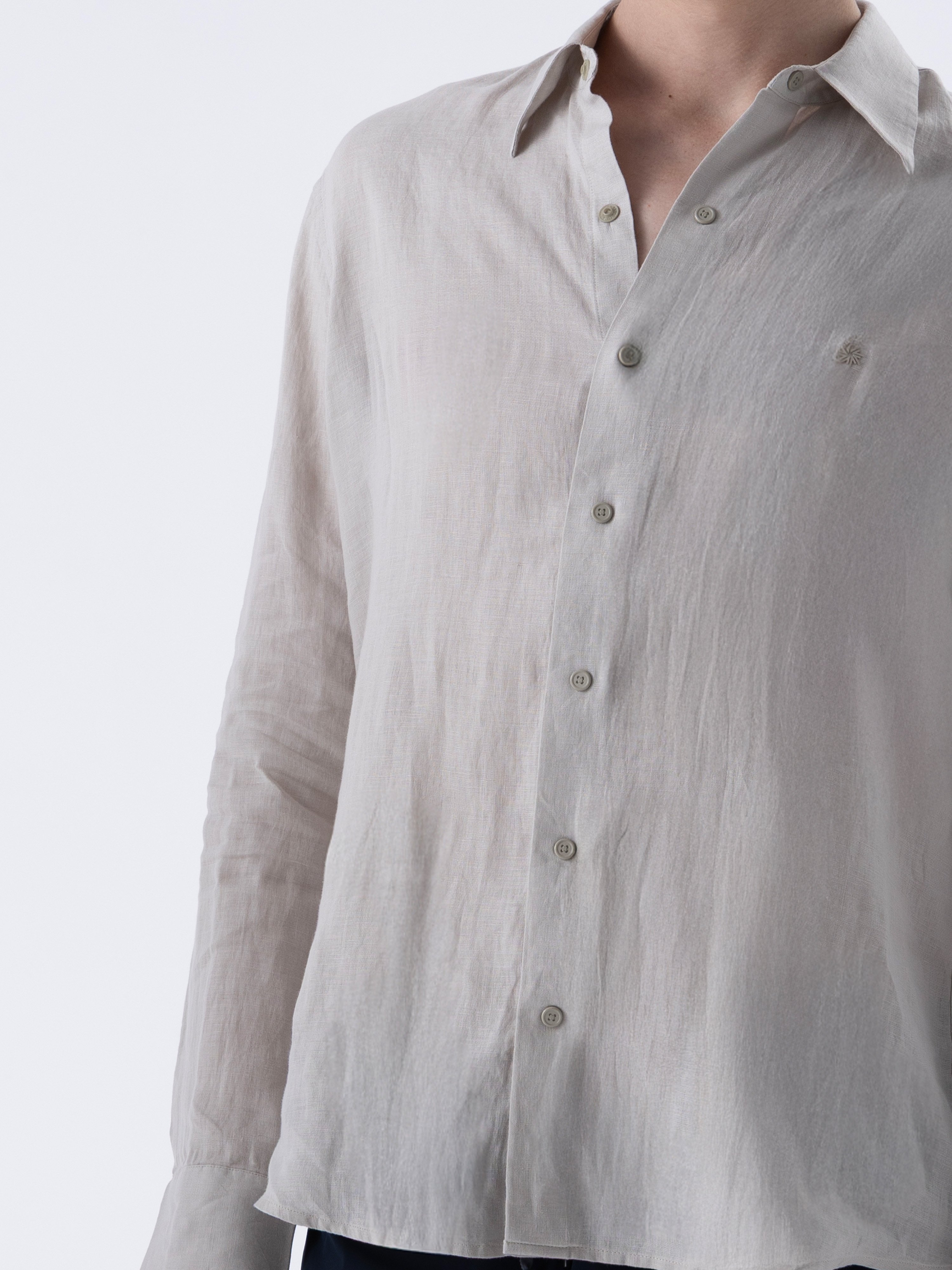 THE LINEN SHIRT