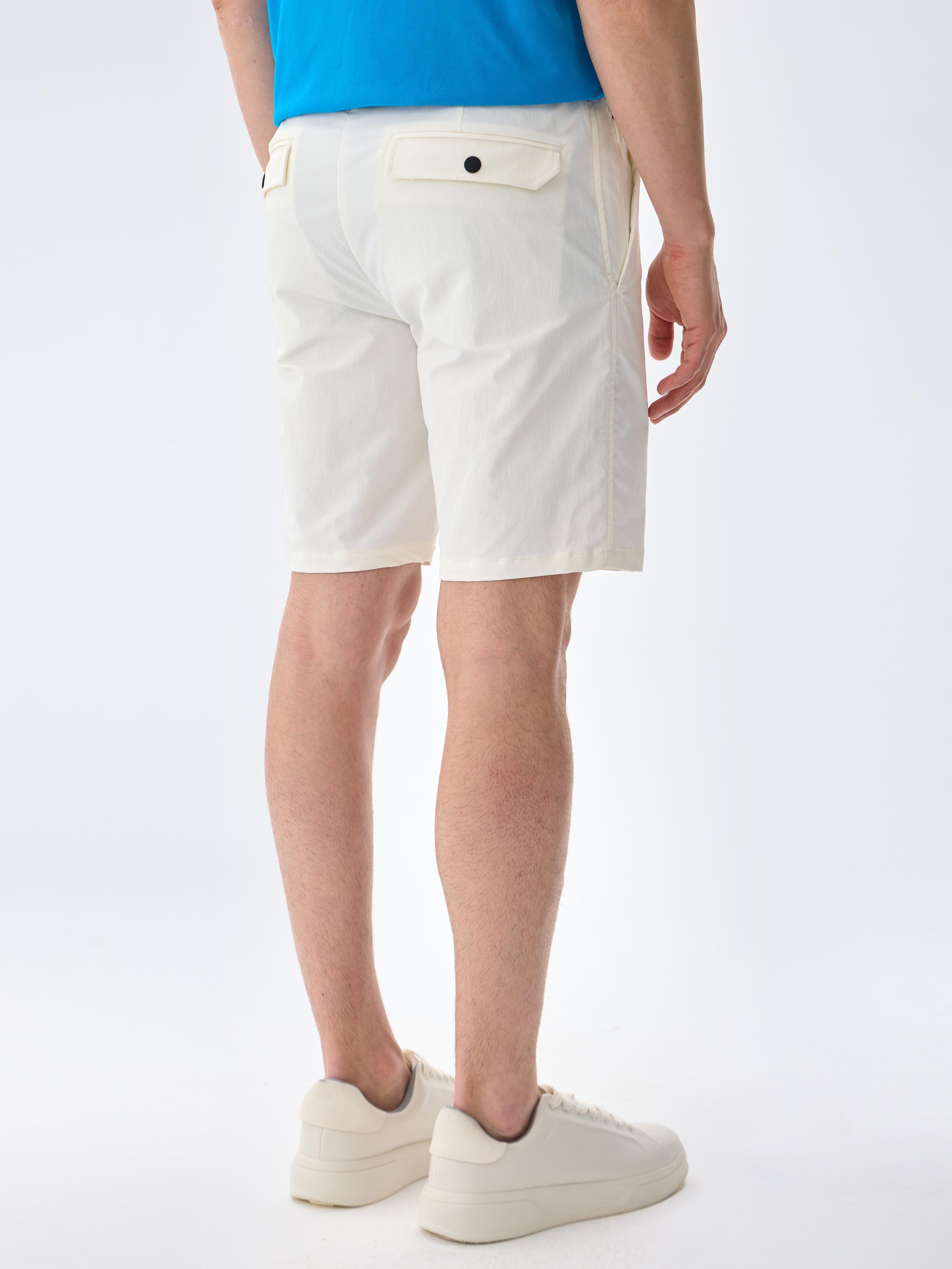 URBAN ESCAPE SHORT - SUBTLE WHITE