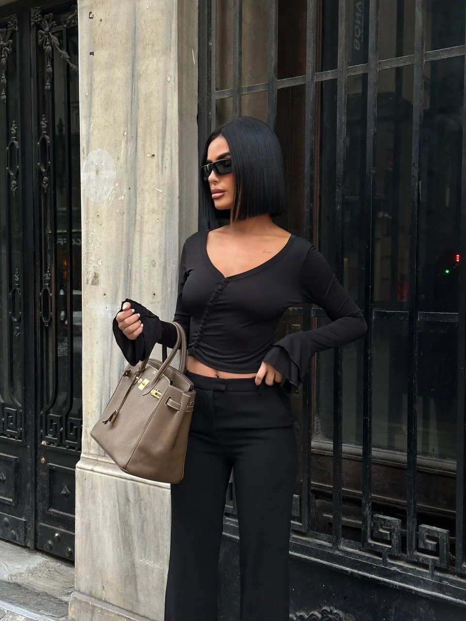 Asymmetric Noir - Siyah image