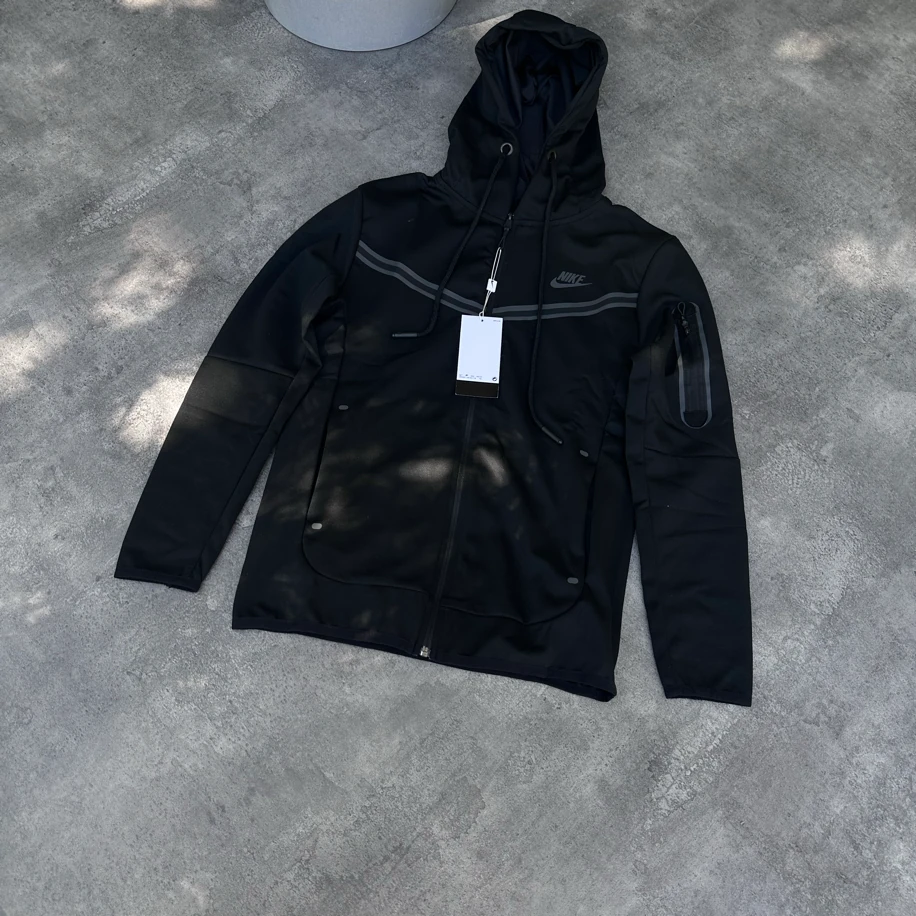 Nike Teech Siyah Üst