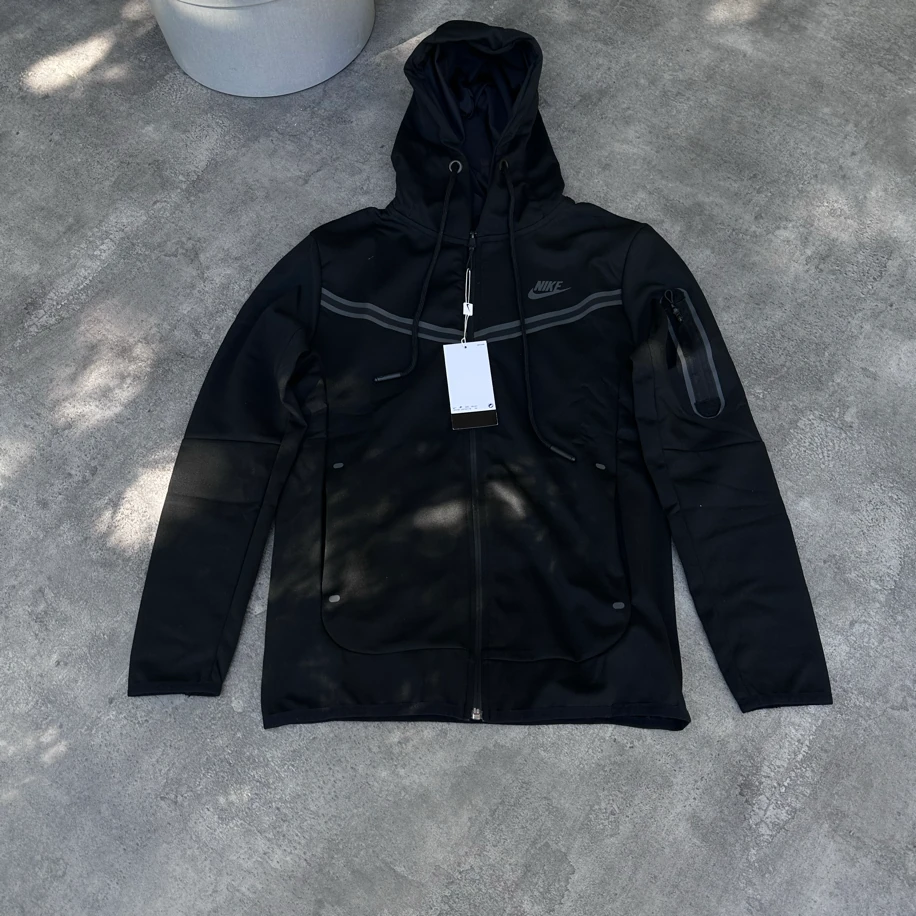 Nike Teech Siyah Üst