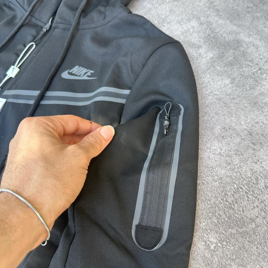 Nike Teech Siyah Üst