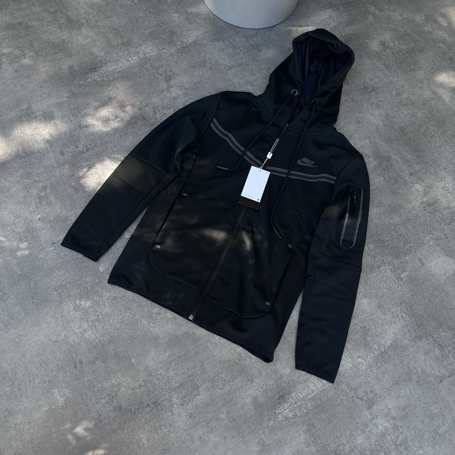 Nike Teech Siyah Üst